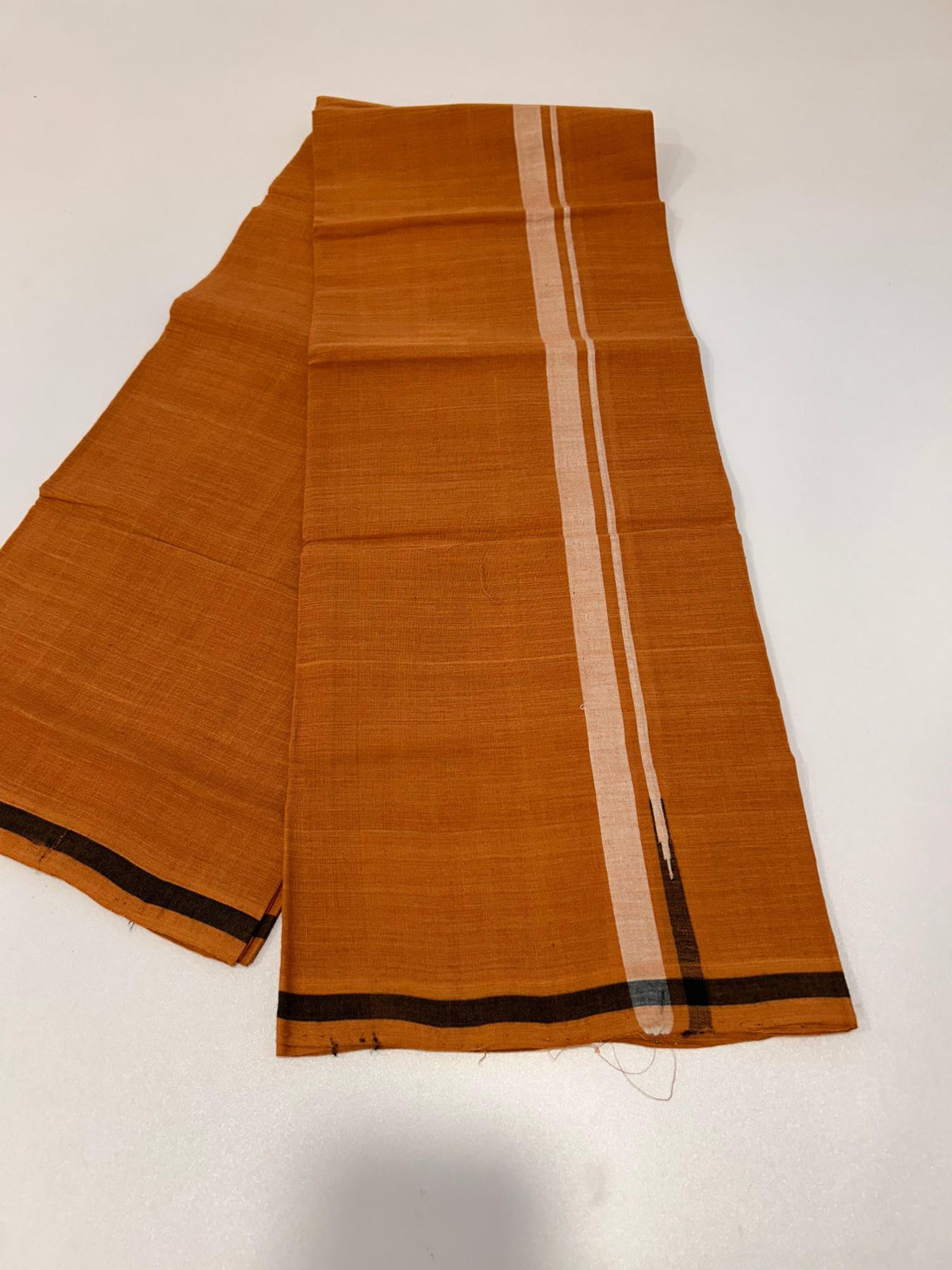 Kerala Handloom Single Kaily/Lungi - KaithariKada 100% Pure Cotton - 40s - 2 cm Puliyilakkara White Shaded Black Chutty Kara With Kavi Colour Body - (2 meter / 4 muzham) - 31 KK8081 ELA