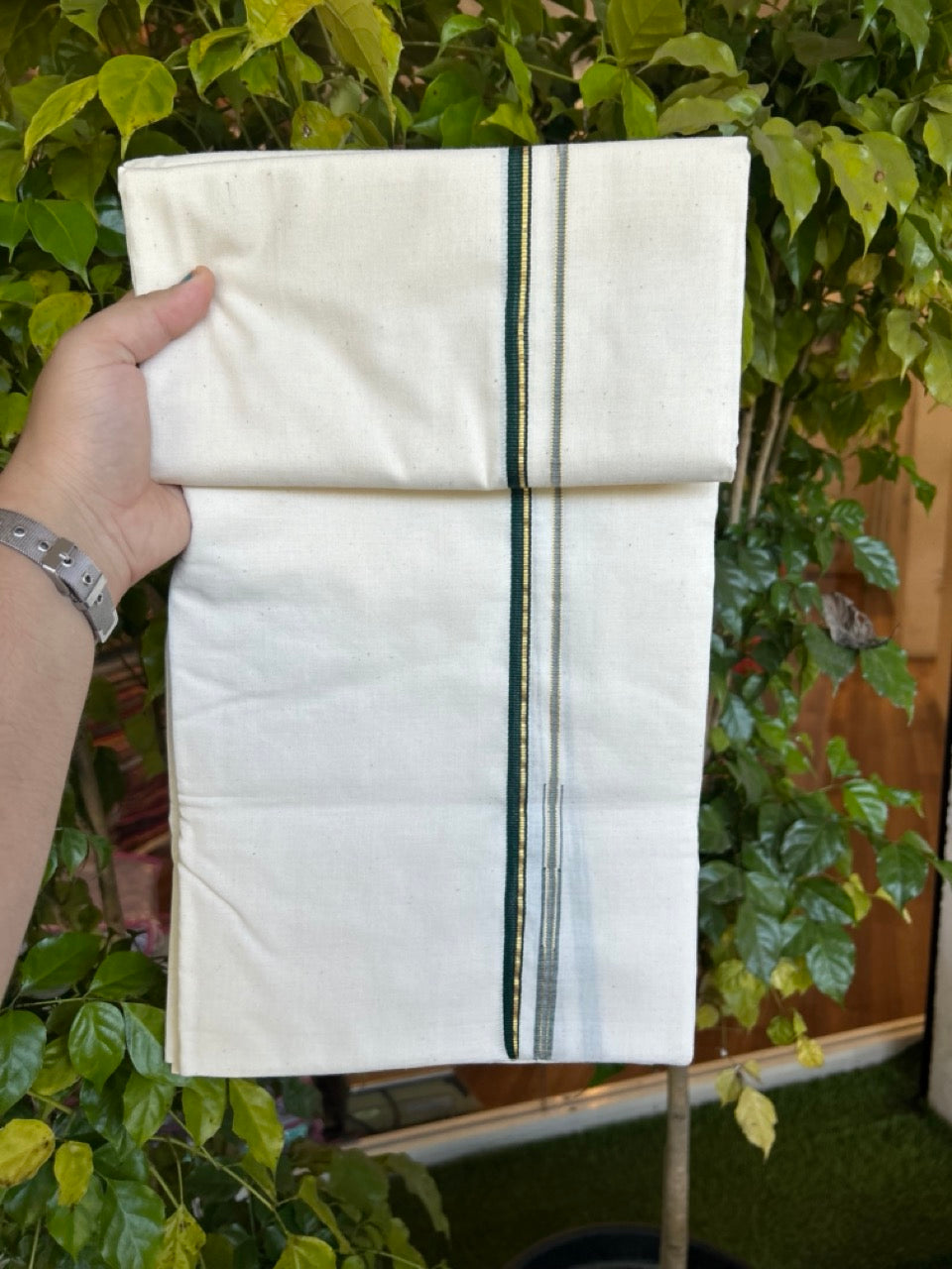 25% Discount!! Signature Kaitharikada Exclusive Single Dhoti - 100% Cotton Balaramapuram Handloom Single Mundu/Dhoti - Off White (Unbleached)- 0.75 cm Puliyilakkara Green & Kasav Chutty Kara (2 meter / 4 muzham) - 5 KK5304KAI