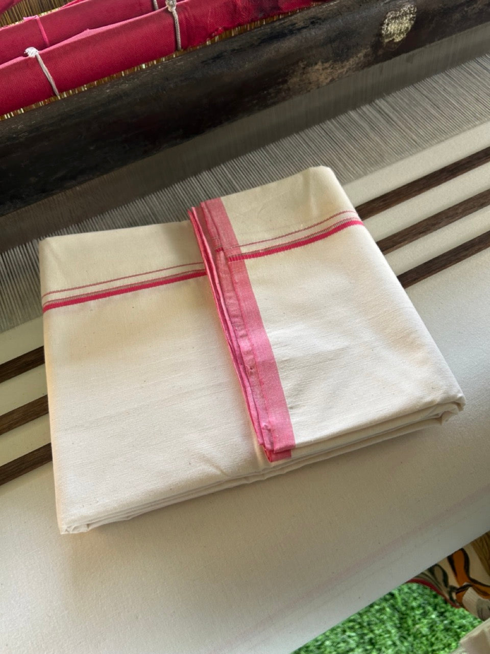 30% Discount!! SIGNATURE KAITHARIKADA EXCLUSIVE SINGLE DHOTI - 100% Cotton Balaramapuram HANDLOOM Single Mundu/Dhoti - Off White - (Unbleached) 0.75 Inch Pink & Silver KASAVU Kara (2 metre / 4 muzham) - 2KK5013KAI