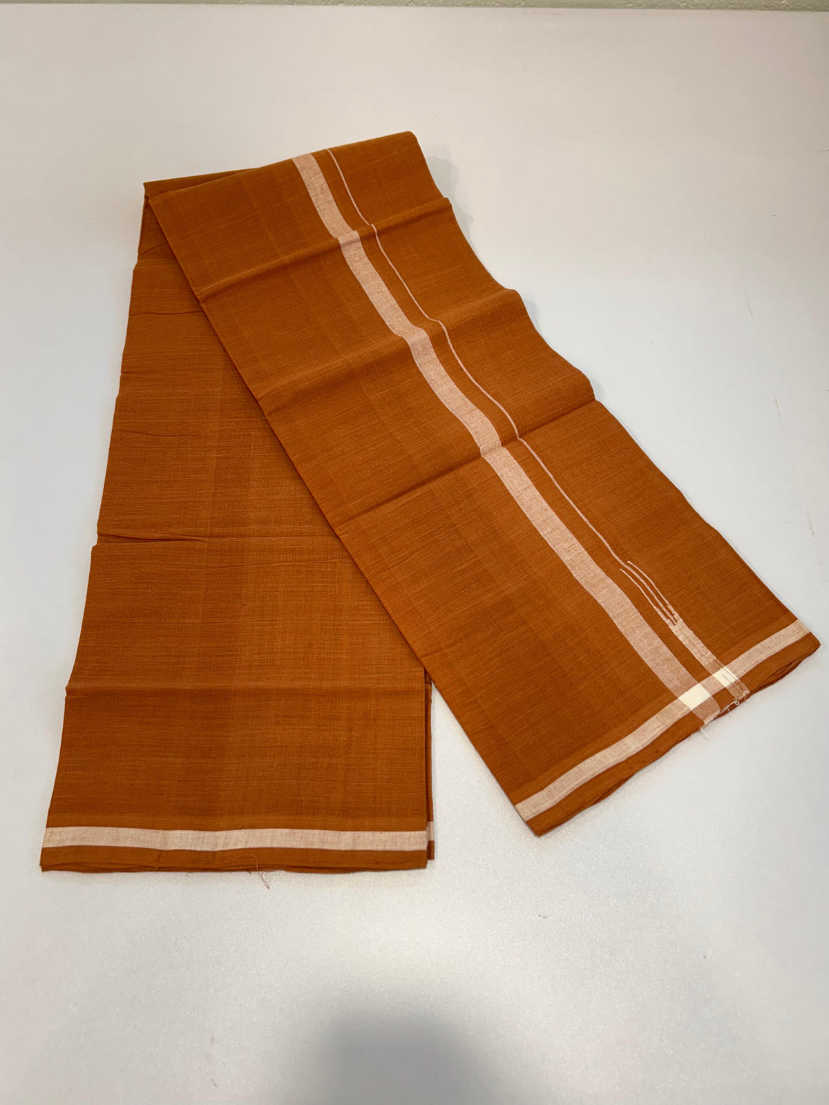 Kerala Handloom Single Kaily/Lungi - KaithariKada 100% Pure Cotton - 40s - 1.5 cm Puliyilakkara White Shaded Chutty Kara With Kavi Colour Body - (2 meter / 4 muzham) - 37 KK8081 ELA