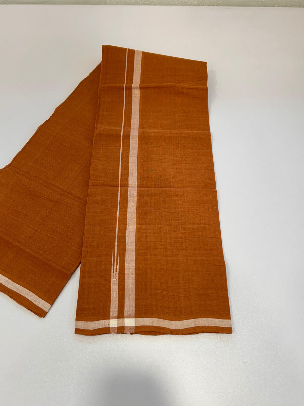 Kerala Handloom Single Kaily/Lungi - KaithariKada 100% Pure Cotton - 40s - 1.5 cm Puliyilakkara White Chutty Kara With Kavi Colour Body - (2 meter / 4 muzham) - 39 KK8081 ELA