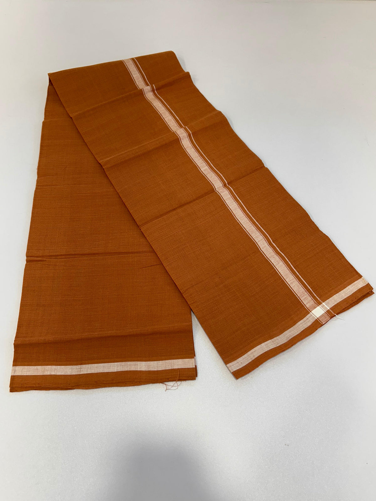 Kerala Handloom Single Kaily/Lungi - KaithariKada 100% Pure Cotton - 40s - 1 cm White Shaded Kara With Kavi Colour Body - (2 meter / 4 muzham) - 32 KK8081 ELA