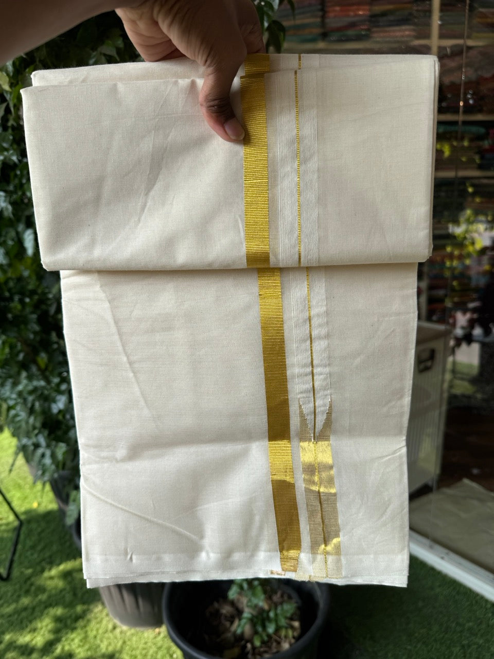 Mundu / Dhoti Off white Double - 20% Discount! KaithariKada 100% Cotton (Unbleached) Kerala -100x100 - 0.5 inch Puliyilakkara Golden Kasav Kara Chutty - 12343