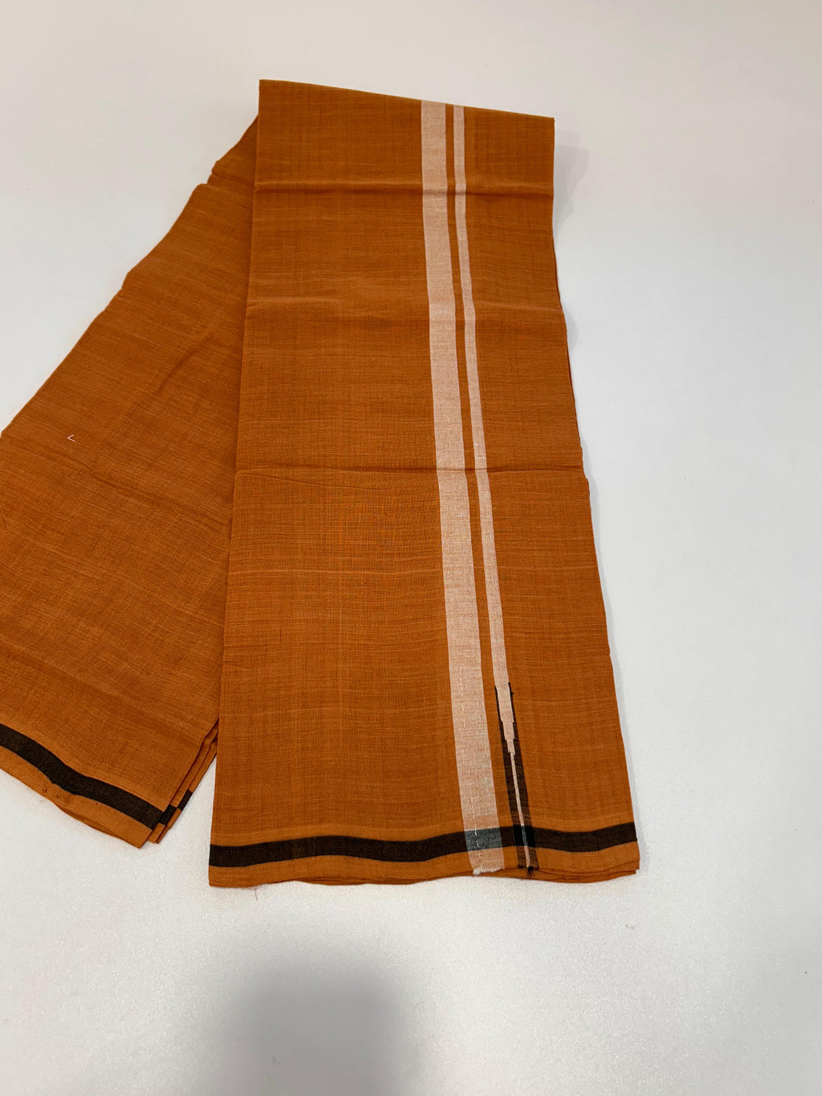 Kerala Handloom Single Kaily/Lungi - KaithariKada 100% Pure Cotton - 40s - 1.5 cm Puliyilakkara White & Black Shaded Chutty  Kara With Kavi Colour Body - (2 meter / 4 muzham) - 35 KK8081 ELA
