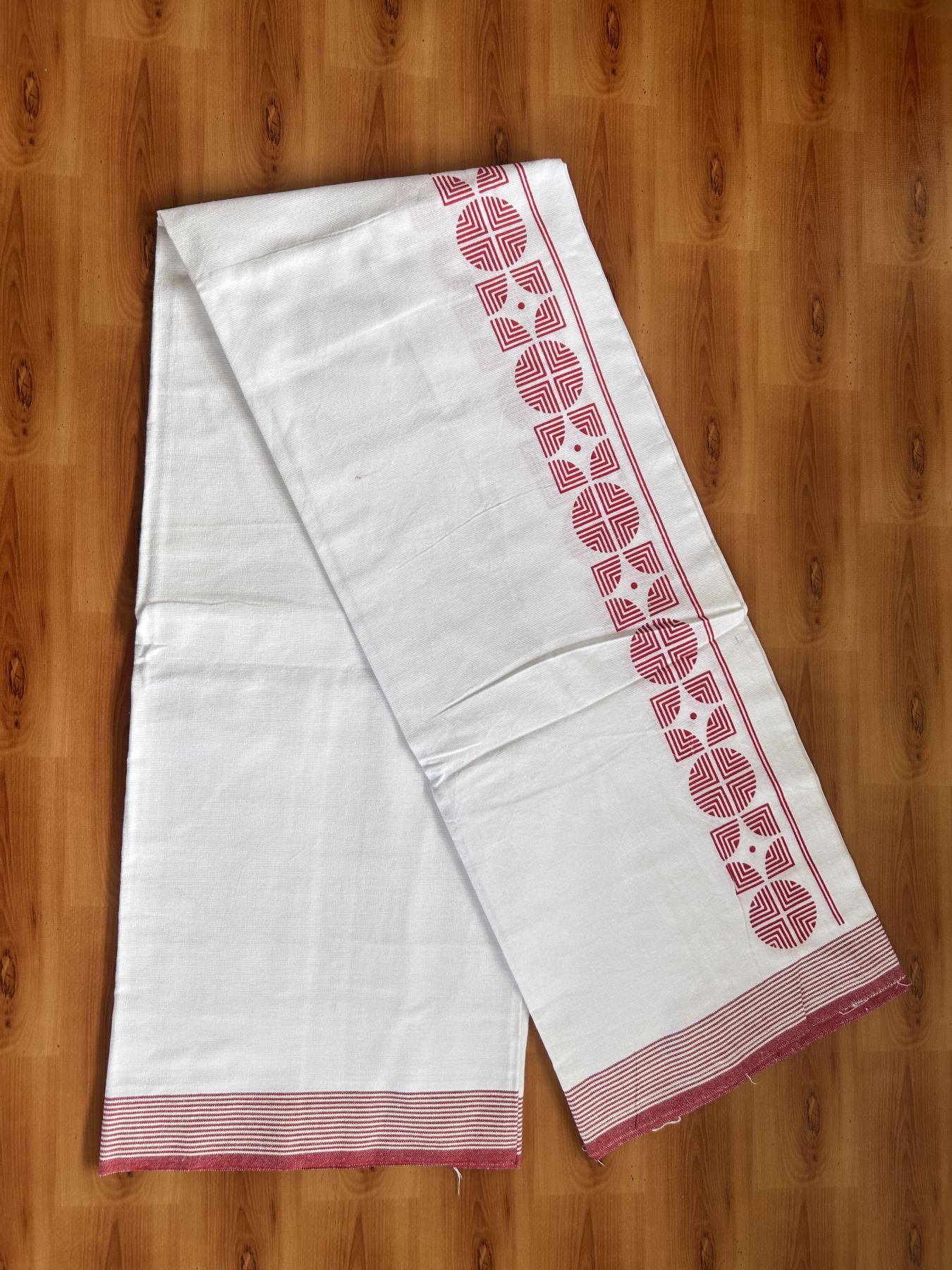 Kaitharikada - Single Kaily / Lungi - Mixed Cotton - 40s twisted - 2.25 inch Red Printed Design kara with White colour body (2 meter / 4 muzham) - 26 KK8055 SAT