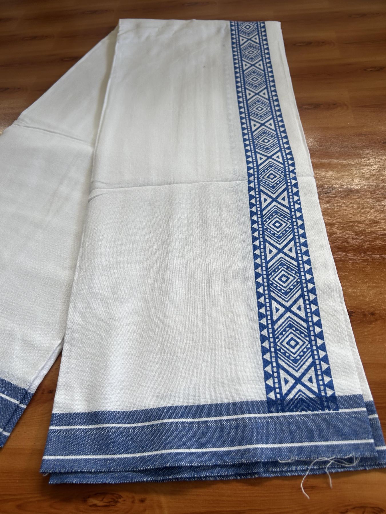 Kaitharikada - Single Kaily / Lungi - Mixed Cotton - 40s twisted - 2 inch Blue Printed Design kara with White colour body (2 meter / 4 muzham) - 21 KK8055 SAT