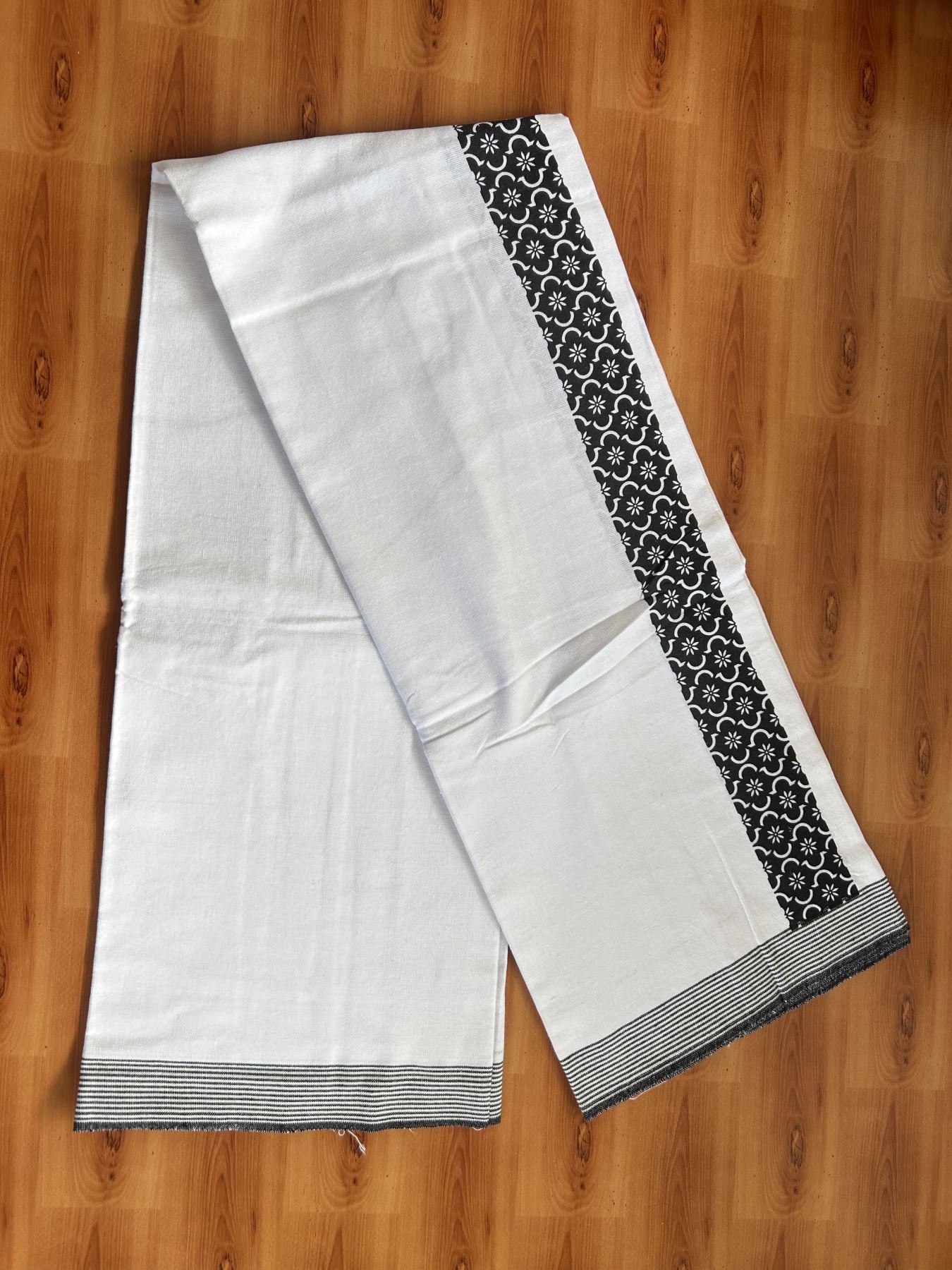 Kaitharikada - Single Kaily / Lungi - Mixed Cotton - 40s twisted - 2 inch Black Printed Design kara with White colour body (2 meter / 4 muzham) - 32 KK8055 SAT