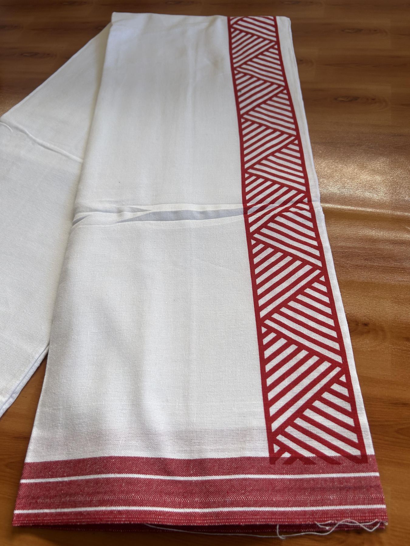 Kaitharikada - Single Kaily / Lungi - Mixed Cotton - 40s twisted - 2.25 inch Red Printed Design kara with White colour body (2 meter / 4 muzham) - 25 KK8055 SAT