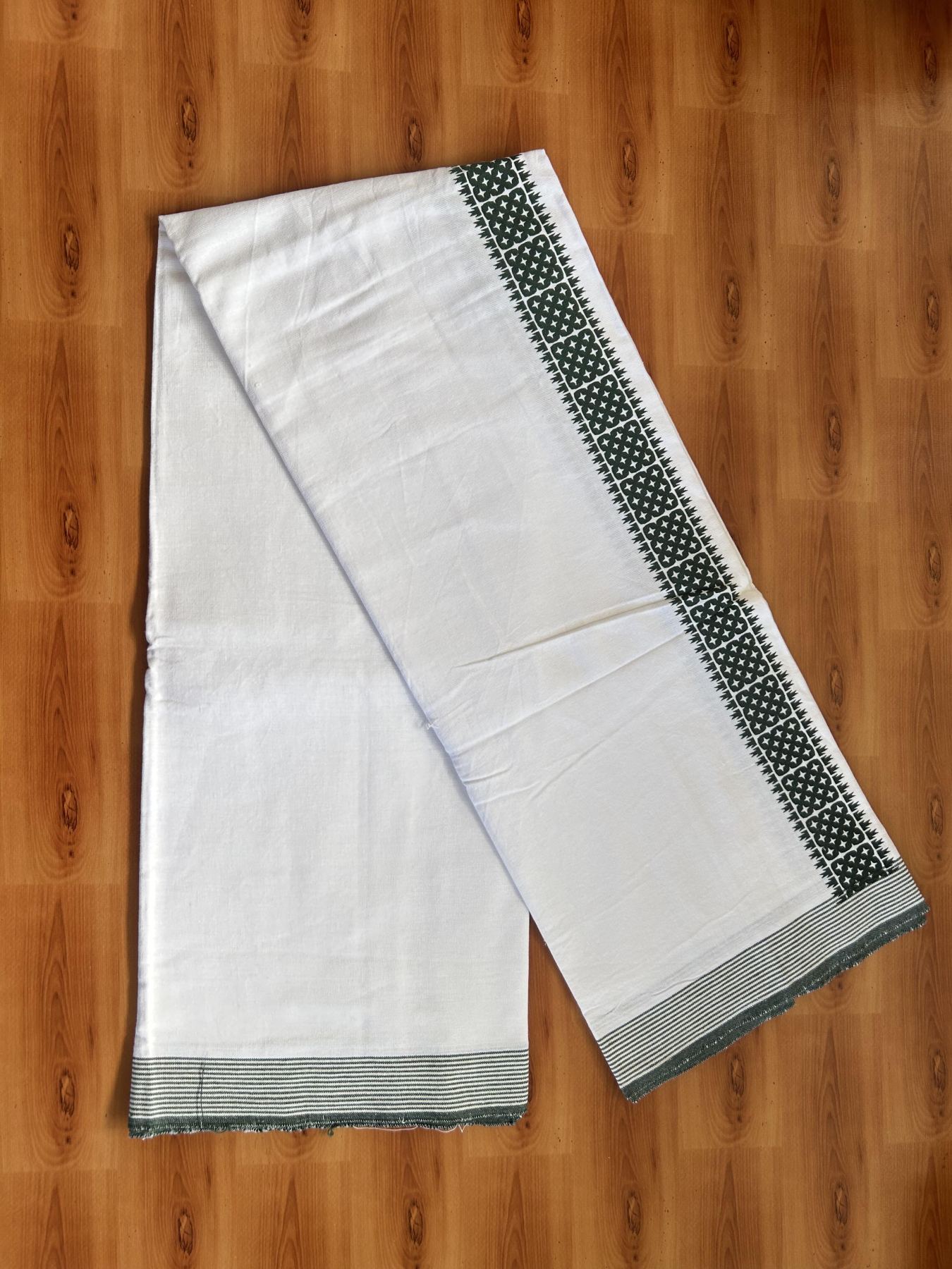 Kaitharikada - Single Kaily / Lungi - Mixed Cotton - 40s twisted - 2 inch Green Printed Design kara with White colour body (2 meter / 4 muzham) - 34 KK8055 SAT