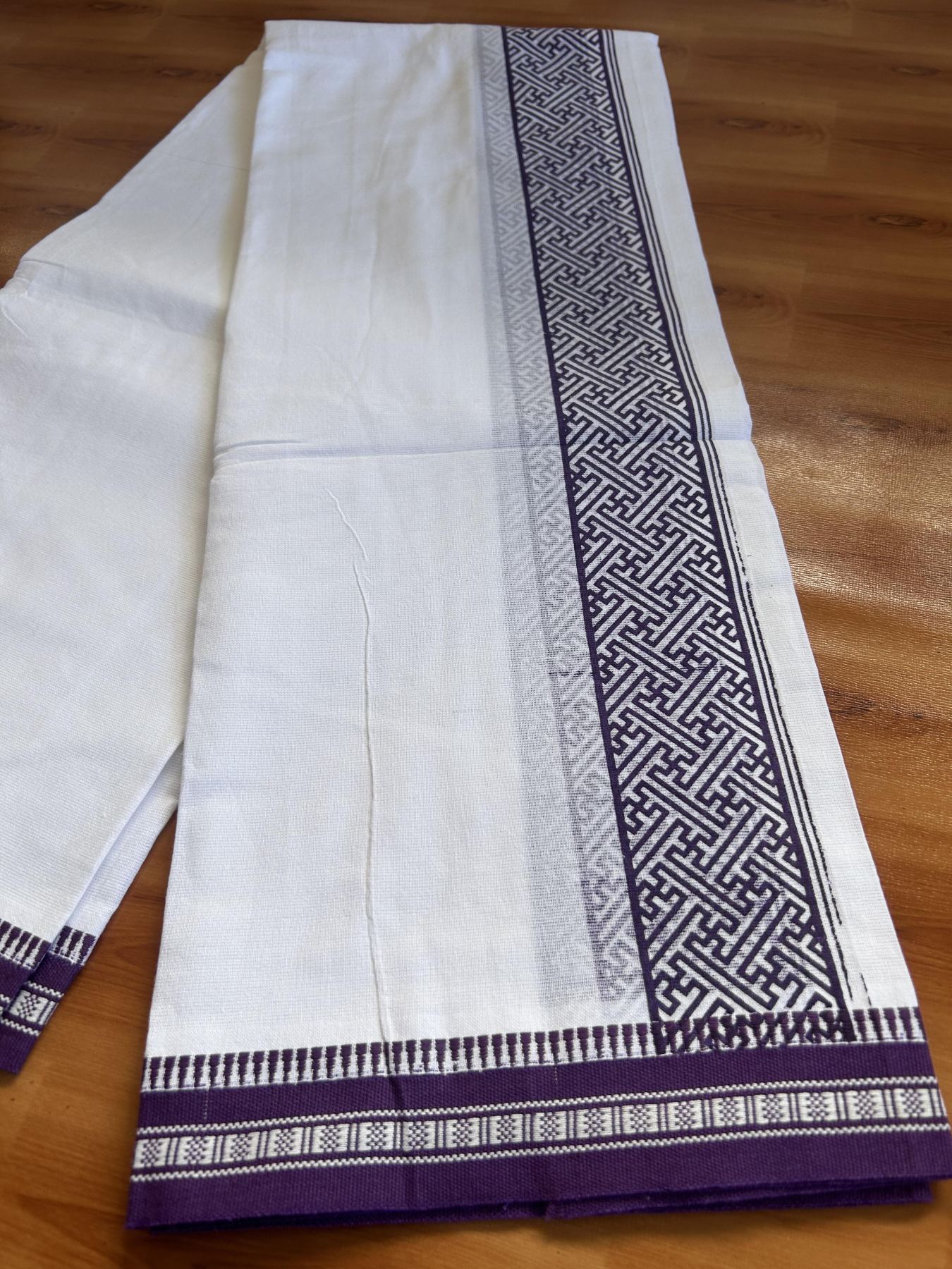 Kaitharikada - Single Kaily / Lungi - Mixed Cotton - 40s twisted - 2.5 inch Violet Printed Design Kuppadam kara with White colour body (2 meter / 4 muzham) - 31 KK8055 SAT