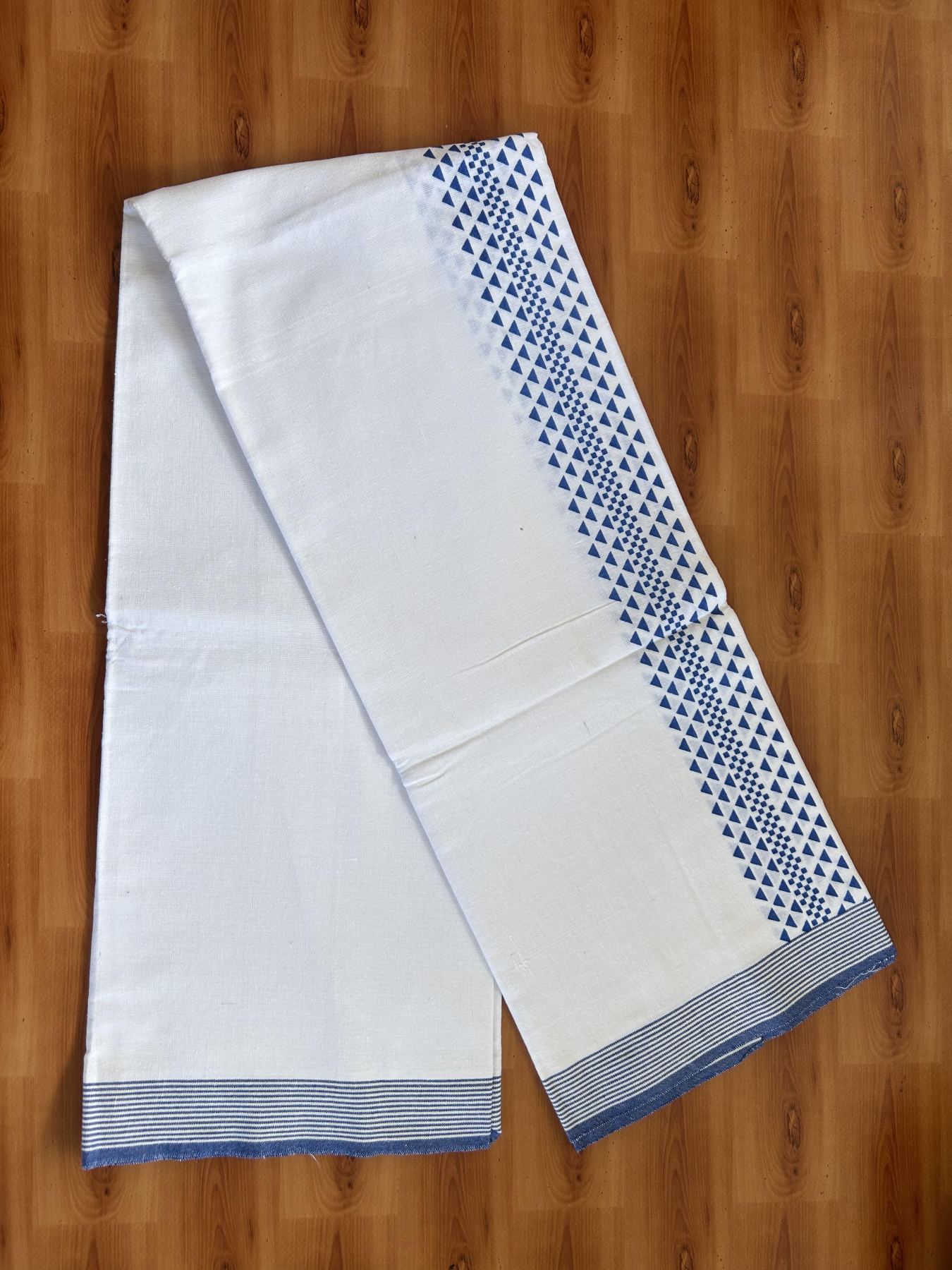Kaitharikada - Single Kaily / Lungi - Mixed Cotton - 40s twisted - 2 inch Blue Printed Design kara with White colour body (2 meter / 4 muzham) - 22 KK8055 SAT