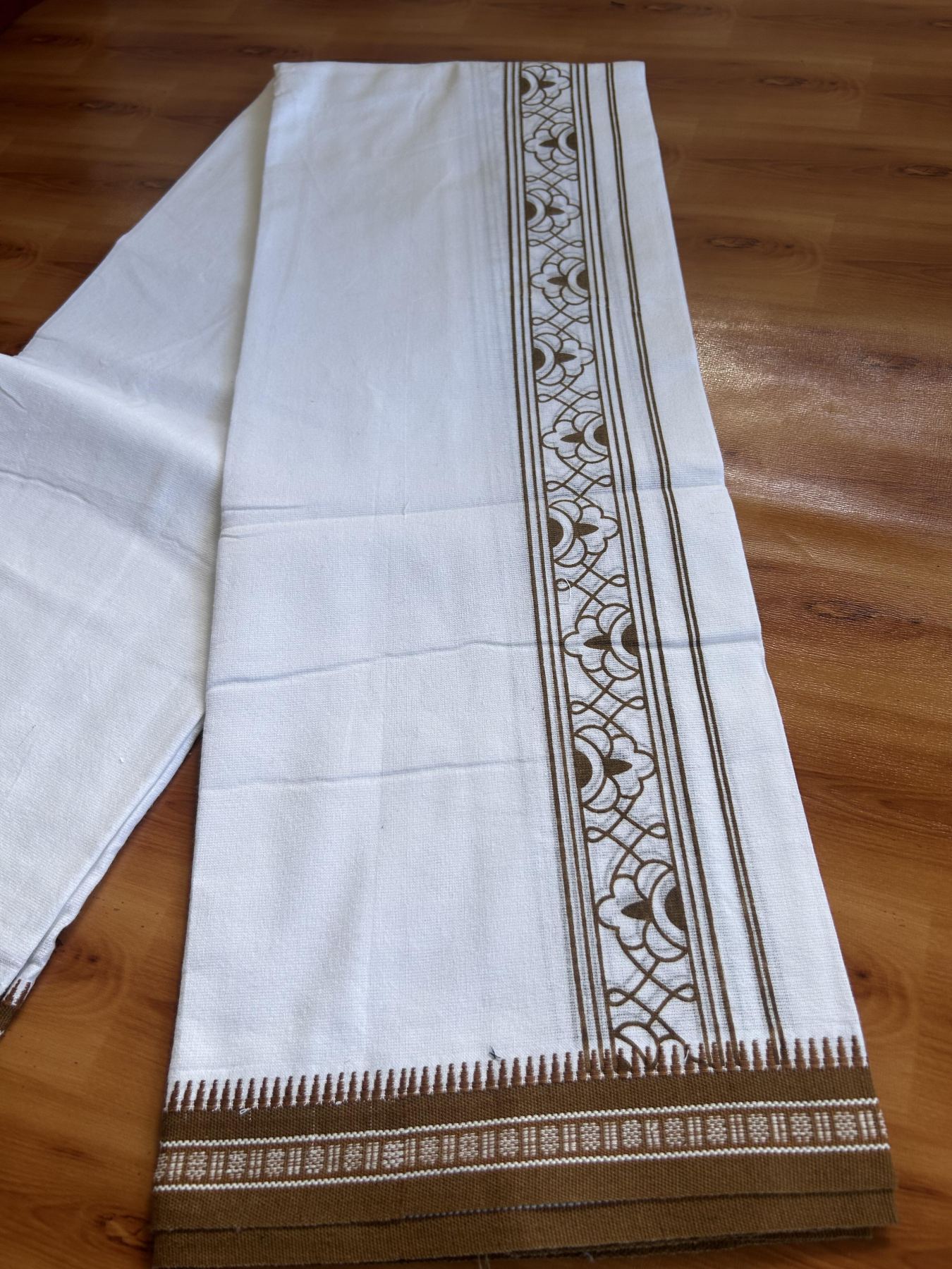 Kaitharikada - Single Kaily / Lungi - Mixed Cotton - 40s twisted - 2 inch Brown Printed Design kara with Kuppadam Border  White colour body (2 meter / 4 muzham) - 38 KK8055 SAT