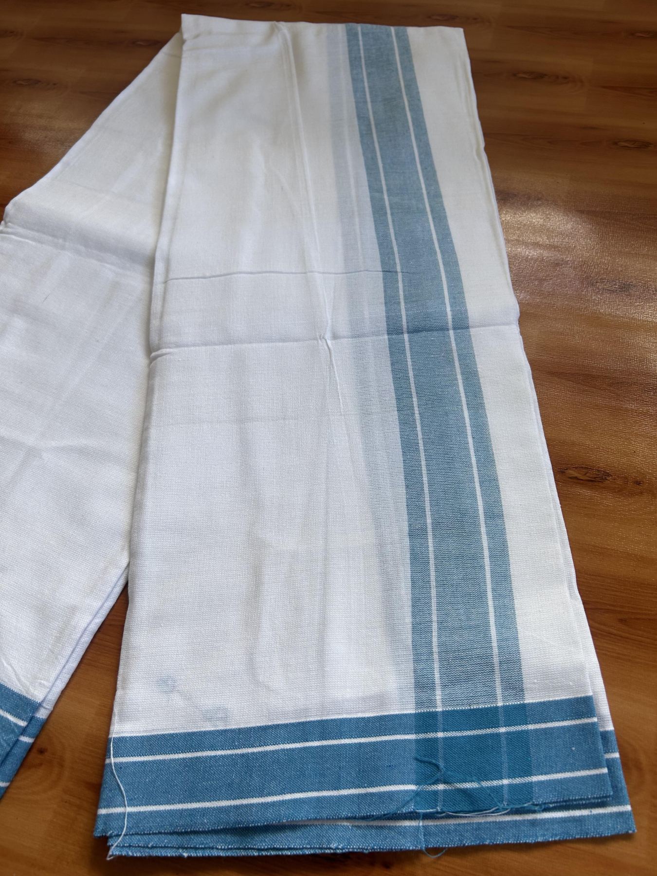 Kaitharikada - Single Kaily / Lungi - Mixed Cotton - 40s twisted - 1.75 inch Light Blue kara with White colour body (2 meter / 4 muzham) - 17 KK8055 SAT
