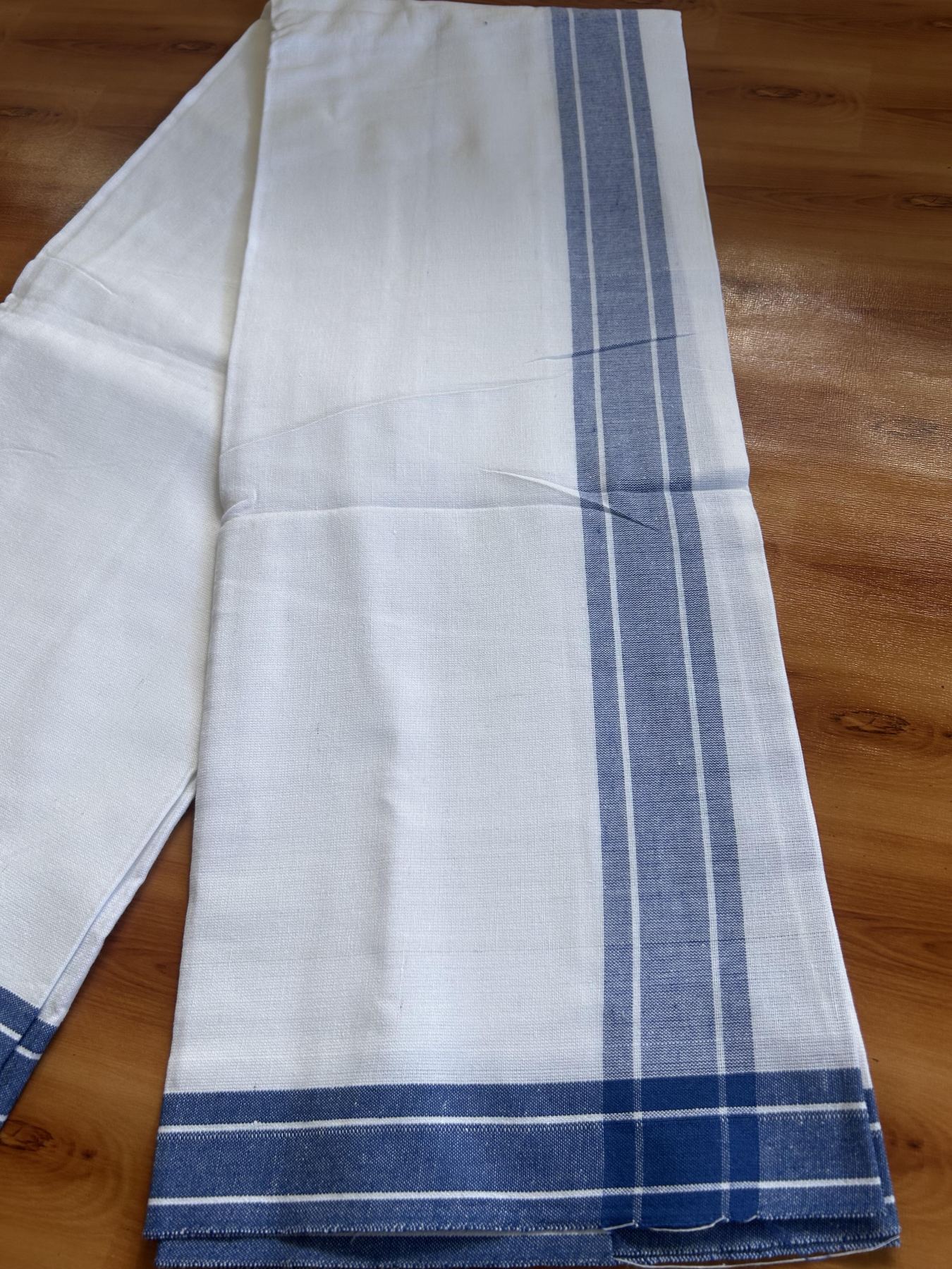 Kaitharikada - Single Kaily / Lungi - Mixed Cotton - 40s twisted - 1.75 inch Dark Blue kara with White colour body (2 meter / 4 muzham) - 18 KK8055 SAT