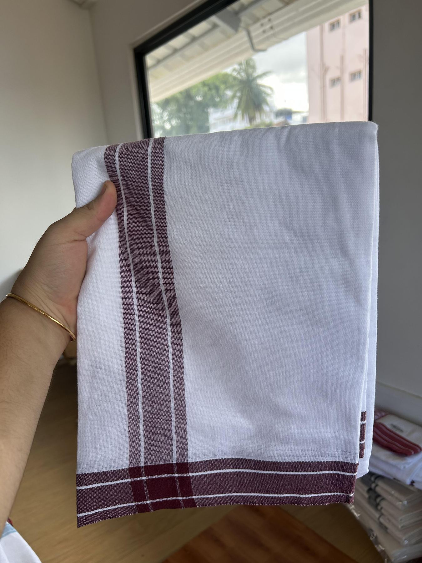 Kaitharikada - Single Kaily / Lungi - Mixed Cotton - 40s twisted - 1.75 inch Brown kara with White colour body (2 meter / 4 muzham) - 19 KK8055 SAT