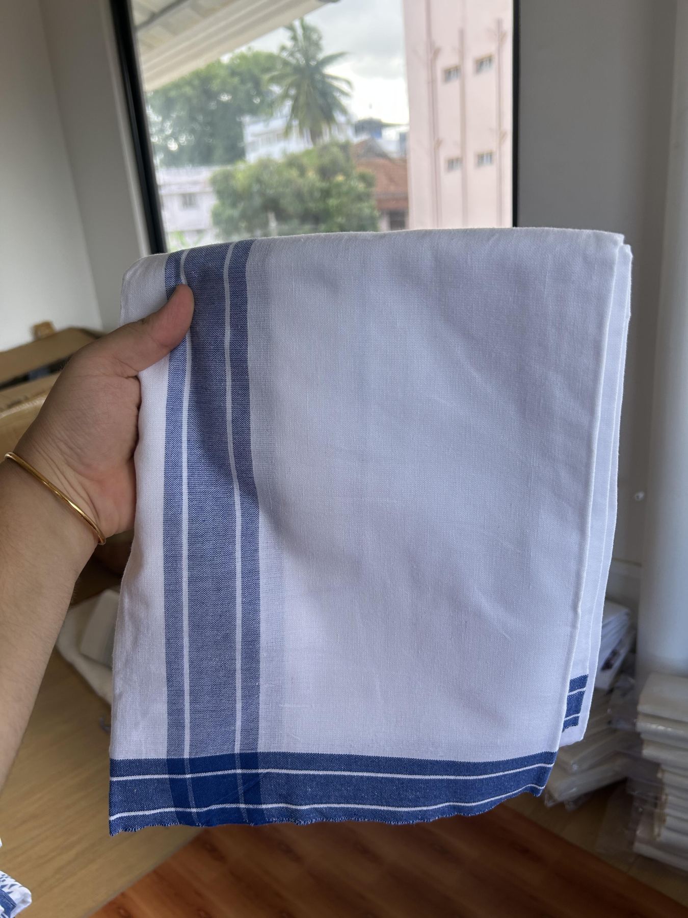 Kaitharikada - Single Kaily / Lungi - Mixed Cotton - 40s twisted - 1.75 inch Dark Blue kara with White colour body (2 meter / 4 muzham) - 18 KK8055 SAT