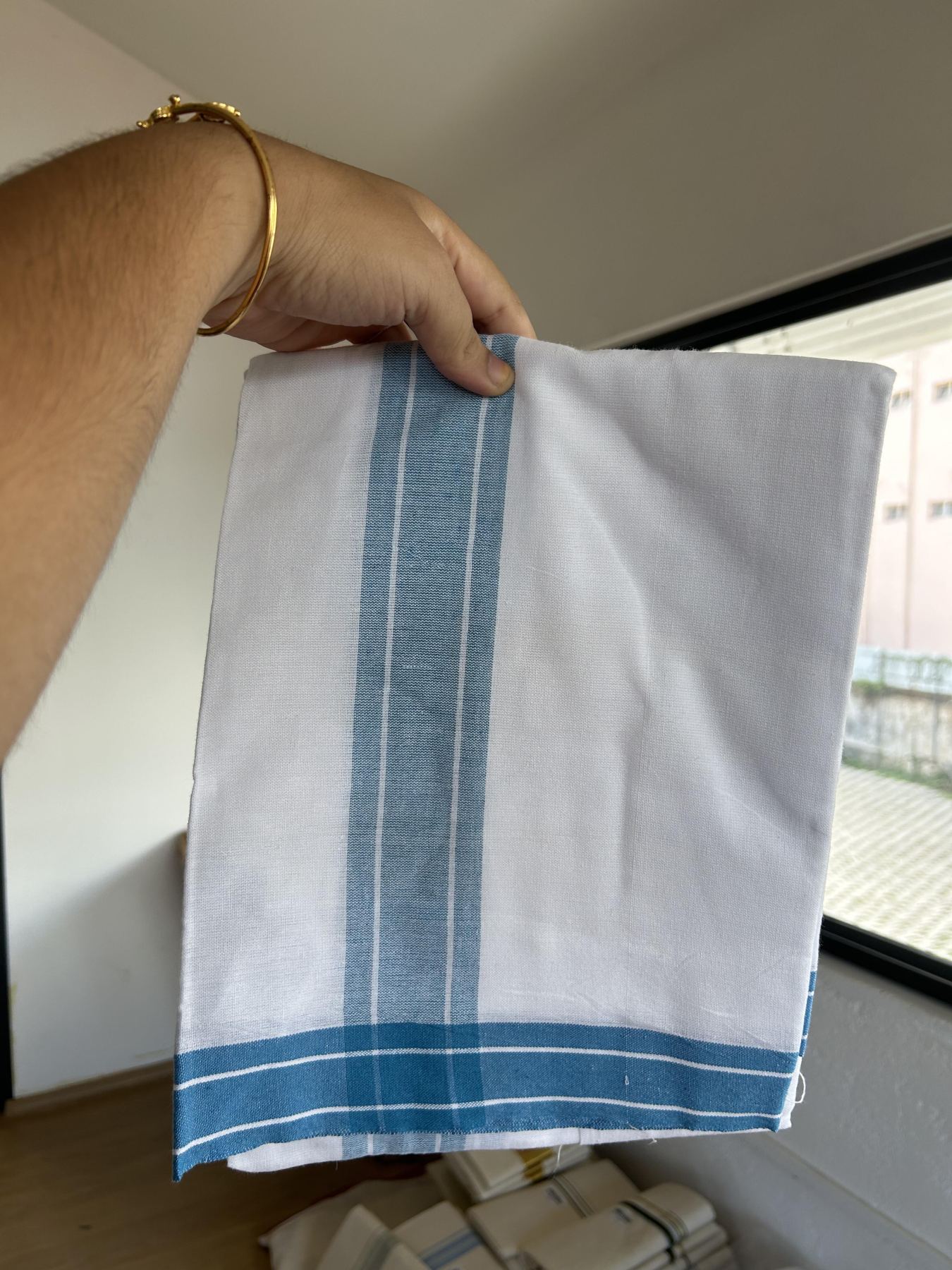Kaitharikada - Single Kaily / Lungi - Mixed Cotton - 40s twisted - 1.75 inch Light Blue kara with White colour body (2 meter / 4 muzham) - 17 KK8055 SAT