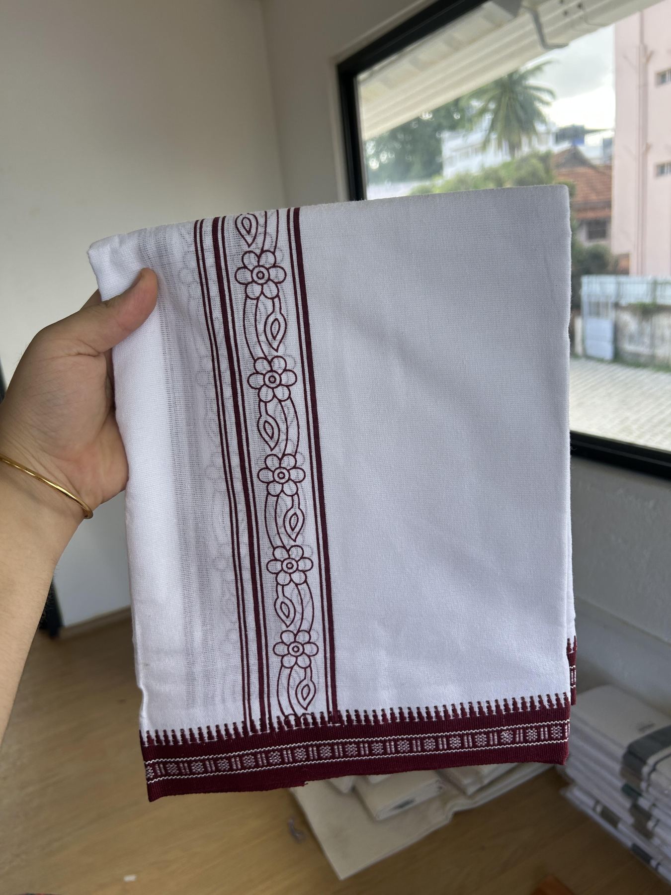 Kaitharikada - Single Kaily / Lungi - Mixed Cotton - 40s twisted - 2 inch Maroon Printed Design kara with Kuppadam Border  White colour body (2 meter / 4 muzham) - 36 KK8055 SAT
