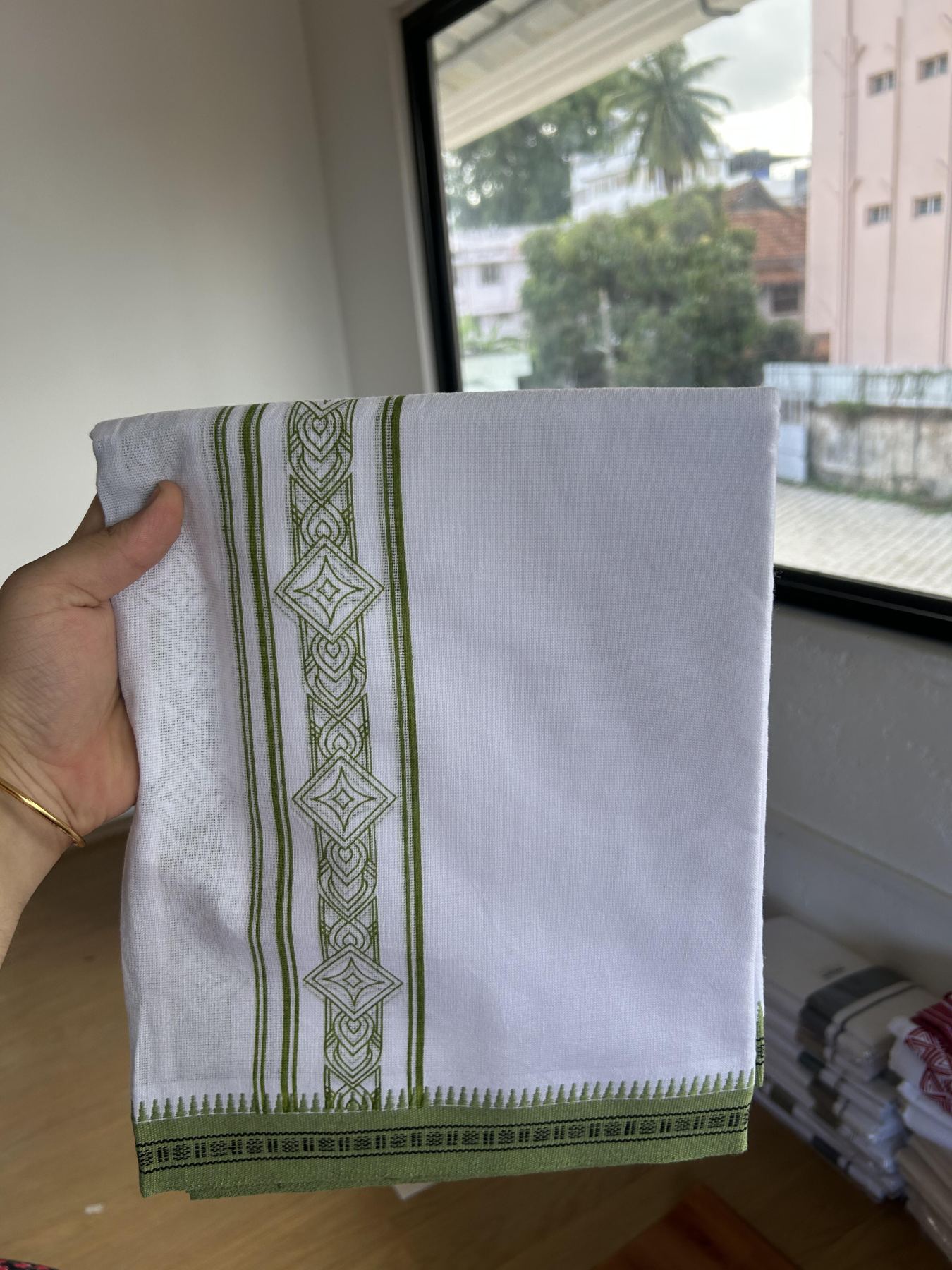 Kaitharikada - Single Kaily / Lungi - Mixed Cotton - 40s twisted - 2.5 inch Light Green Printed Design kara with Kuppadam Border  White colour body (2 meter / 4 muzham) - 35 KK8055 SAT