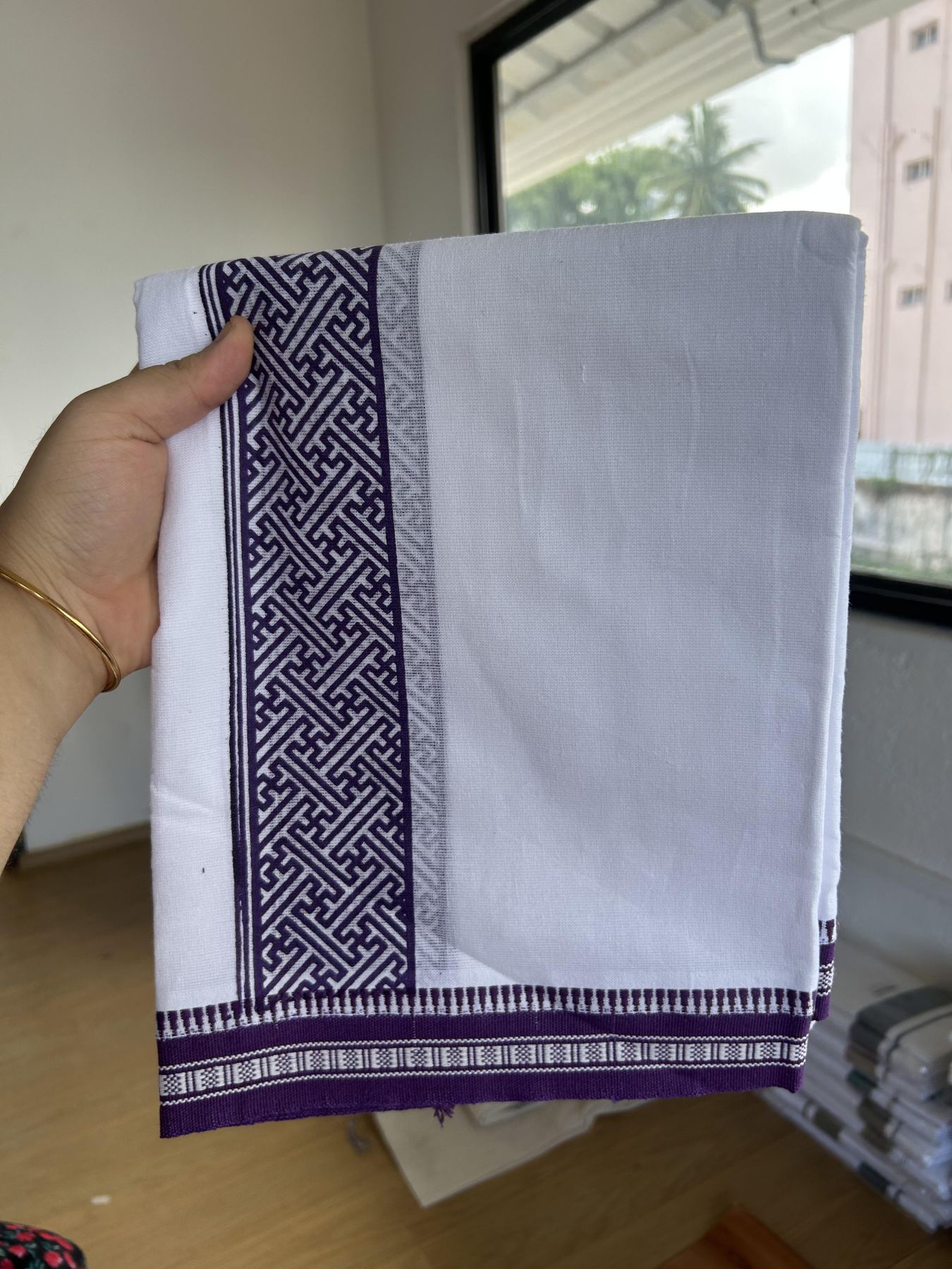 Kaitharikada - Single Kaily / Lungi - Mixed Cotton - 40s twisted - 2.5 inch Violet Printed Design Kuppadam kara with White colour body (2 meter / 4 muzham) - 31 KK8055 SAT