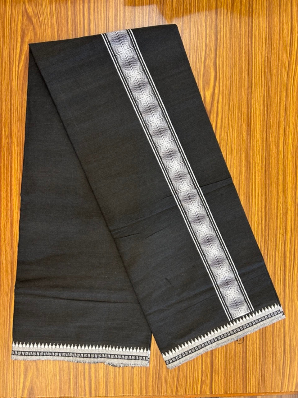 18% Discount! Cotton 80% & Polyester 20% - Kaitharikada Single Black - Kaily / Lungi - 40s - 2 inch Printed kara Kuppadam Border (2 meter / 4 muzham) - 5 KK8040 MUT