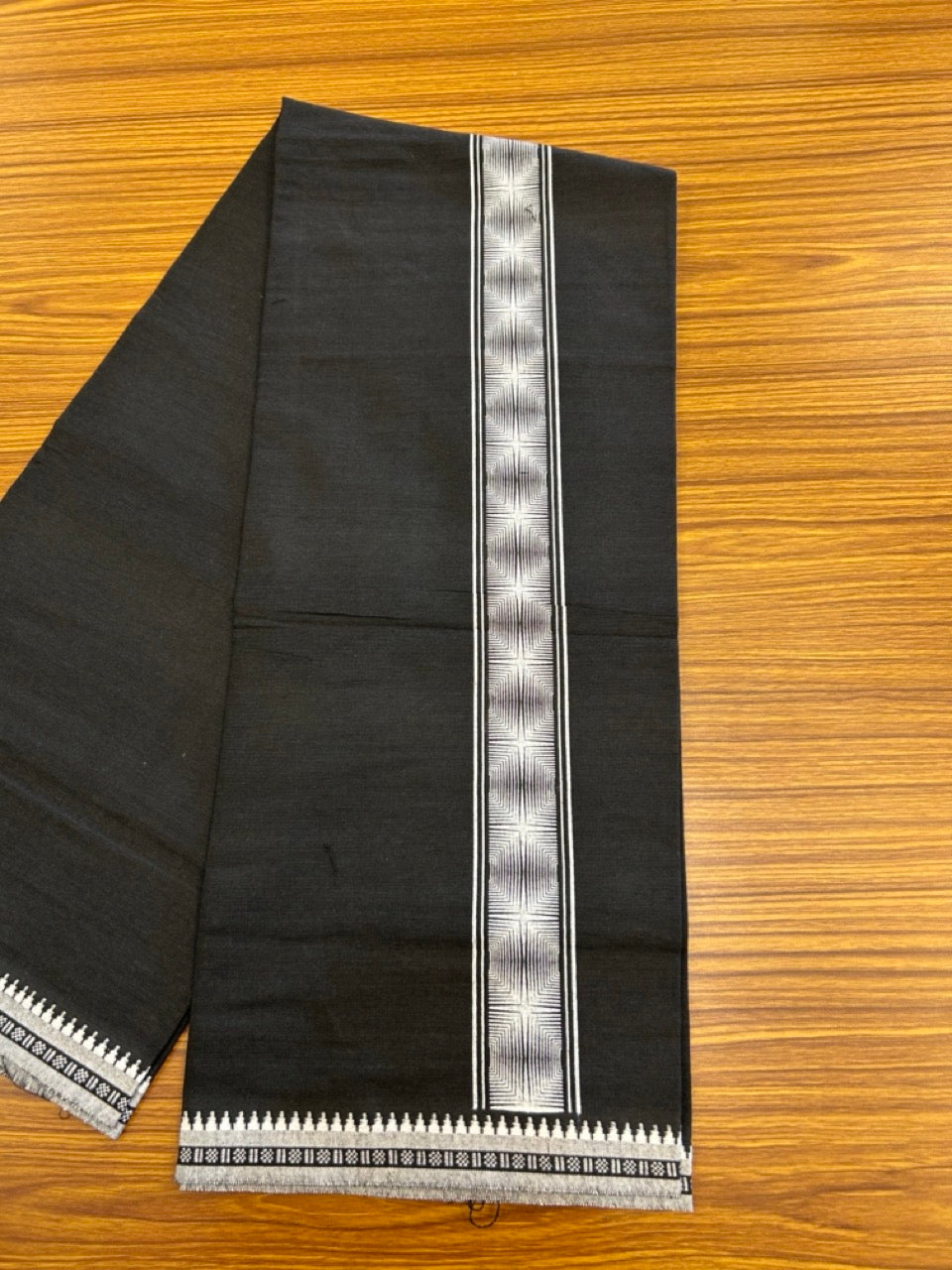 18% Discount! Cotton 80% & Polyester 20% - Kaitharikada Single Black - Kaily / Lungi - 40s - 2 inch Printed kara Kuppadam Border (2 meter / 4 muzham) - 5 KK8040 MUT