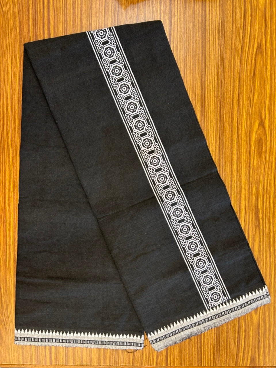 18% Discount! Cotton 80% & Polyester 20% - Kaitharikada Single Black - Kaily / Lungi - 40s - 2 inch Printed kara Kuppadam Border (2 meter / 4 muzham) - 8 KK8040 MUT