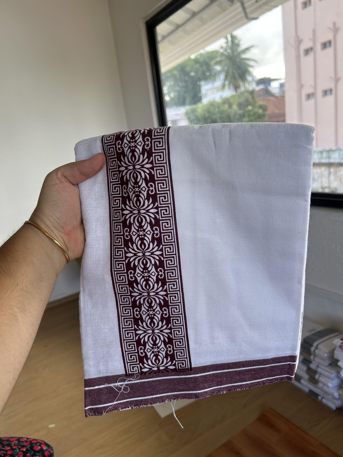 Kaitharikada - Single Kaily / Lungi - Mixed Cotton - 40s twisted - 2.75 inch Brown Printed Design kara with White colour body (2 meter / 4 muzham) - 29 KK8055 SAT