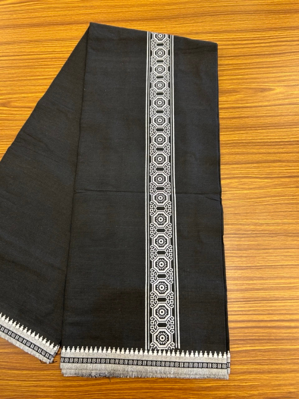 18% Discount! Cotton 80% & Polyester 20% - Kaitharikada Single Black - Kaily / Lungi - 40s - 2 inch Printed kara Kuppadam Border (2 meter / 4 muzham) - 8 KK8040 MUT