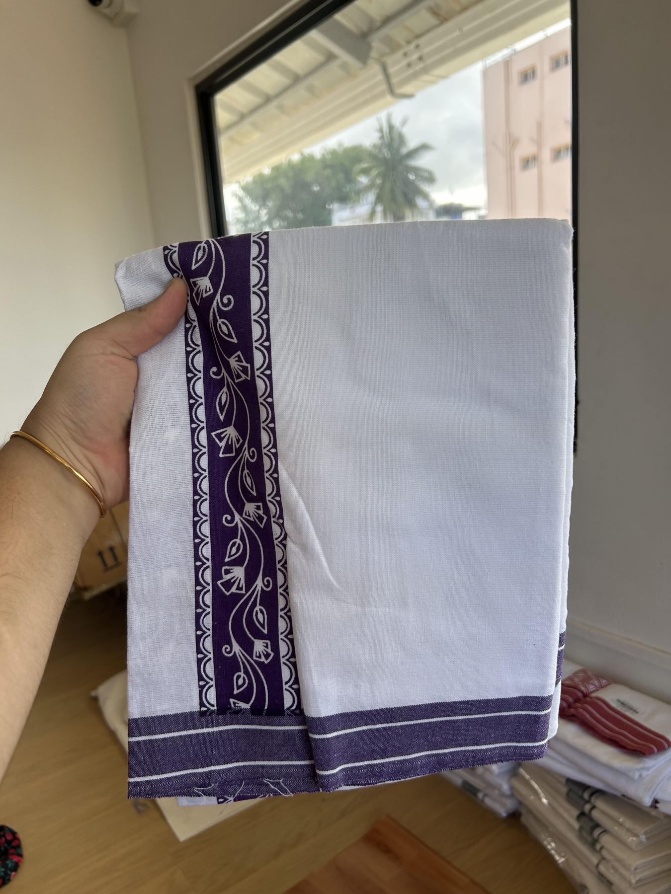 Kaitharikada - Single Kaily / Lungi - Mixed Cotton - 40s twisted - 2.25 inch Violet Printed Design kara with White colour body (2 meter / 4 muzham) - 30 KK8055 SAT