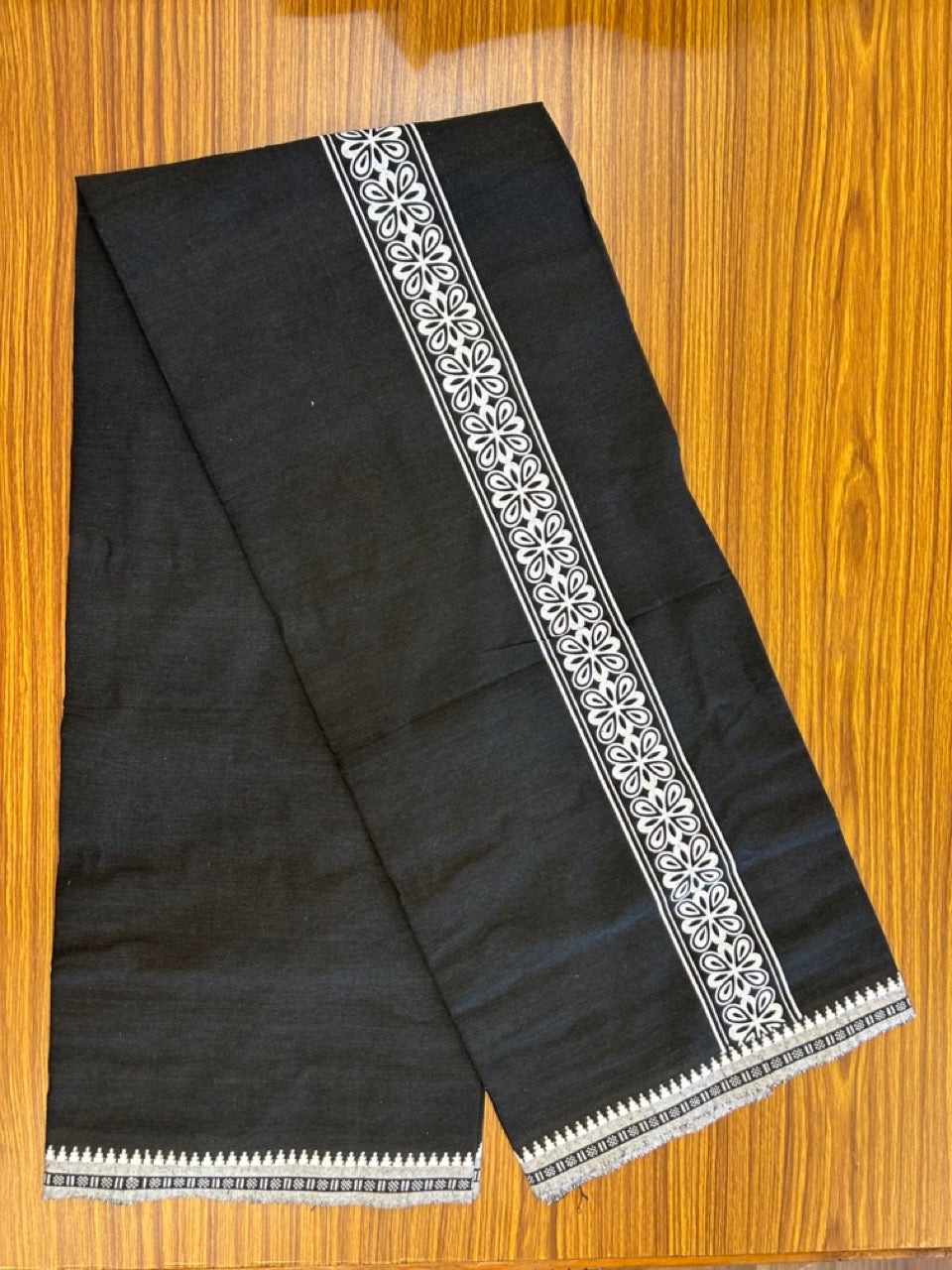 18% Discount! Cotton 80% & Polyester 20% - Kaitharikada Single Black - Kaily / Lungi - 40s - 2 inch Printed kara Kuppadam Border (2 meter / 4 muzham) - 2 KK8040 MUT