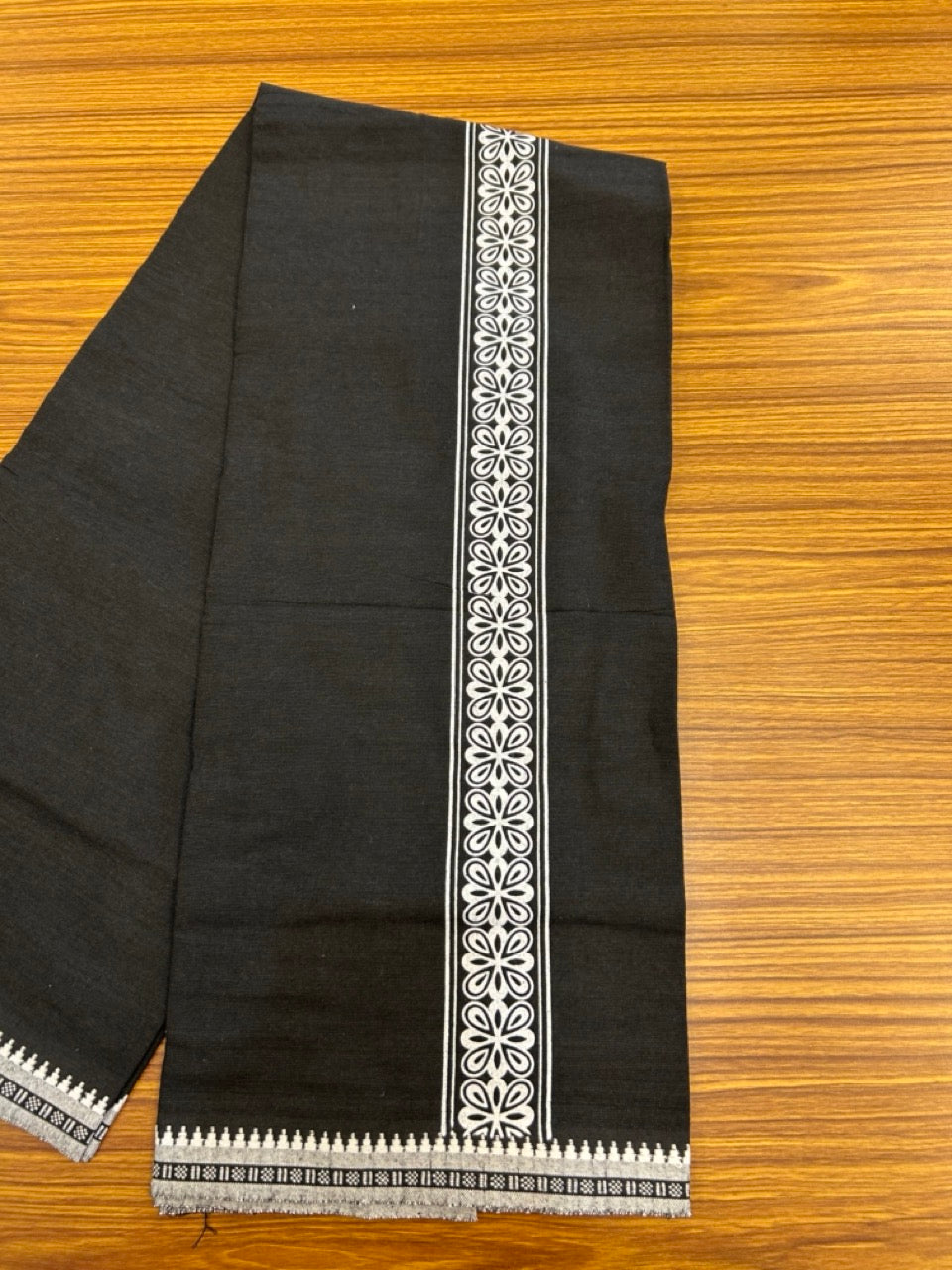 18% Discount! Cotton 80% & Polyester 20% - Kaitharikada Single Black - Kaily / Lungi - 40s - 2 inch Printed kara Kuppadam Border (2 meter / 4 muzham) - 2 KK8040 MUT
