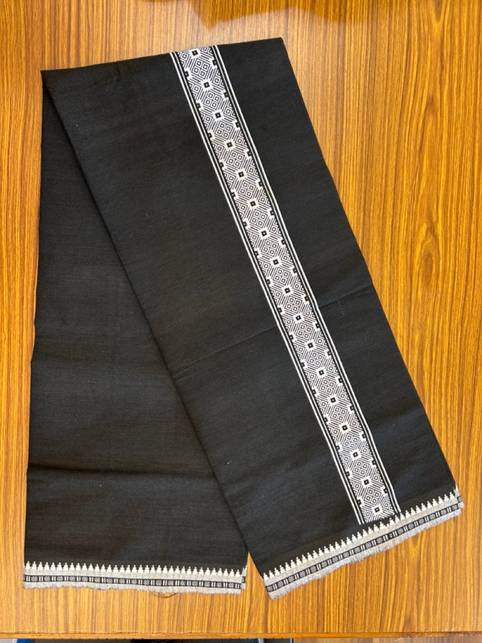 18% Discount! Cotton 80% & Polyester 20% - Kaitharikada Single Black - Kaily / Lungi - 40s - 2 inch Printed kara Kuppadam Border (2 meter / 4 muzham) - 6 KK8040 MUT