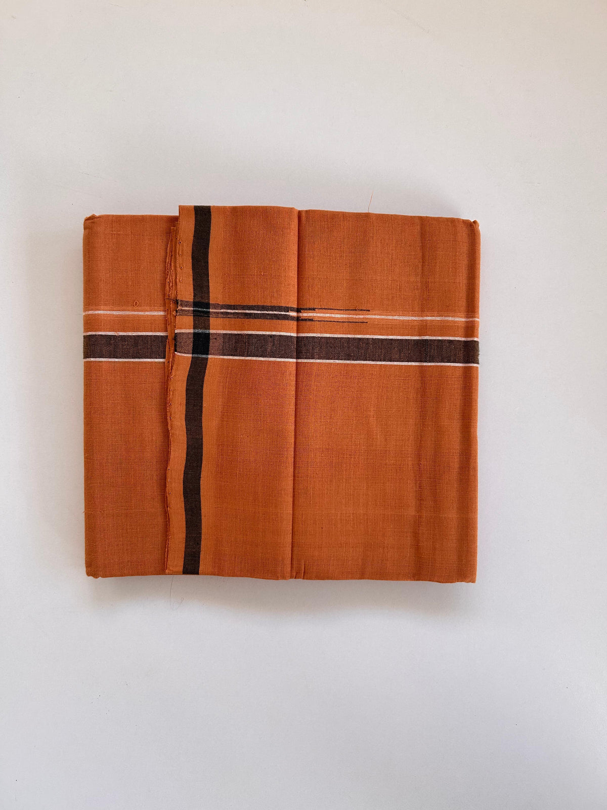 Kerala Handloom Single Kaily/Lungi - KaithariKada 100% Pure Cotton - 40s - 2 cm Puliyilakkara Black & White Chutty Kara With Kavi Colour Body - (2 meter / 4 muzham) - 40 KK8081 ELA