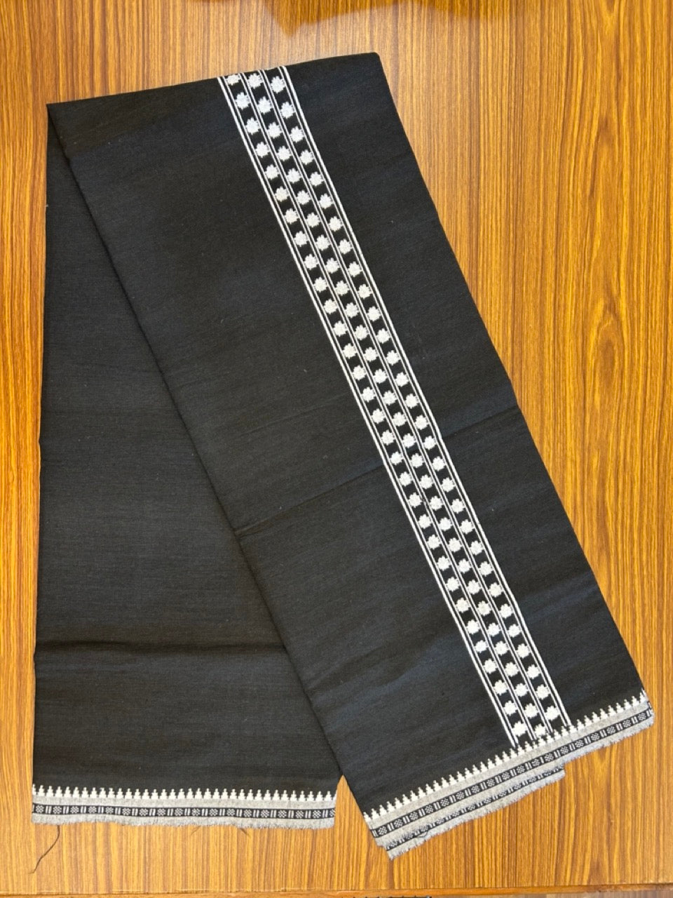 18% Discount! Cotton 80% & Polyester 20%. Kaitharikada Single Black - Kaily / Lungi - 40s - 2 inch Printed kara Kuppadam Border (2 meter / 4 muzham) - 9 KK8040 MUT