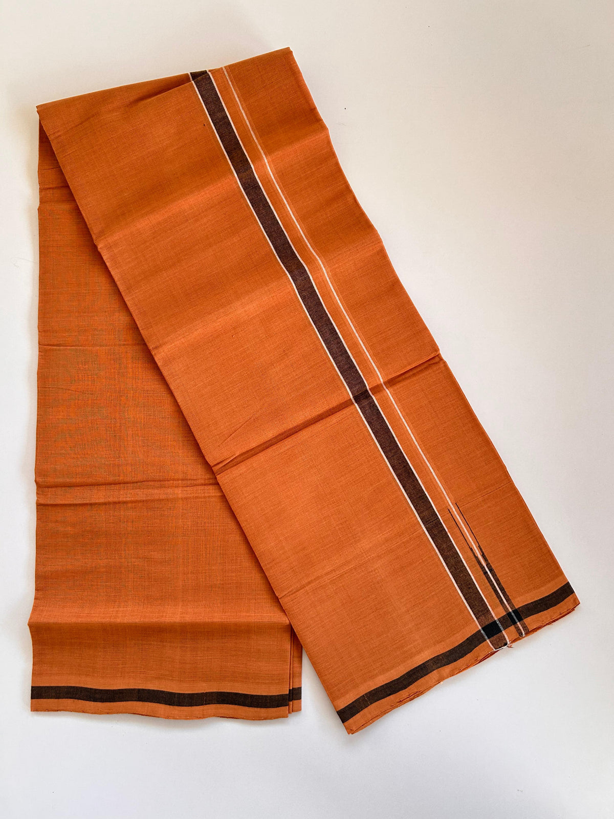 Kerala Handloom Single Kaily/Lungi - KaithariKada 100% Pure Cotton - 40s - 2 cm Puliyilakkara Black & White Chutty Kara With Kavi Colour Body - (2 meter / 4 muzham) - 40 KK8081 ELA