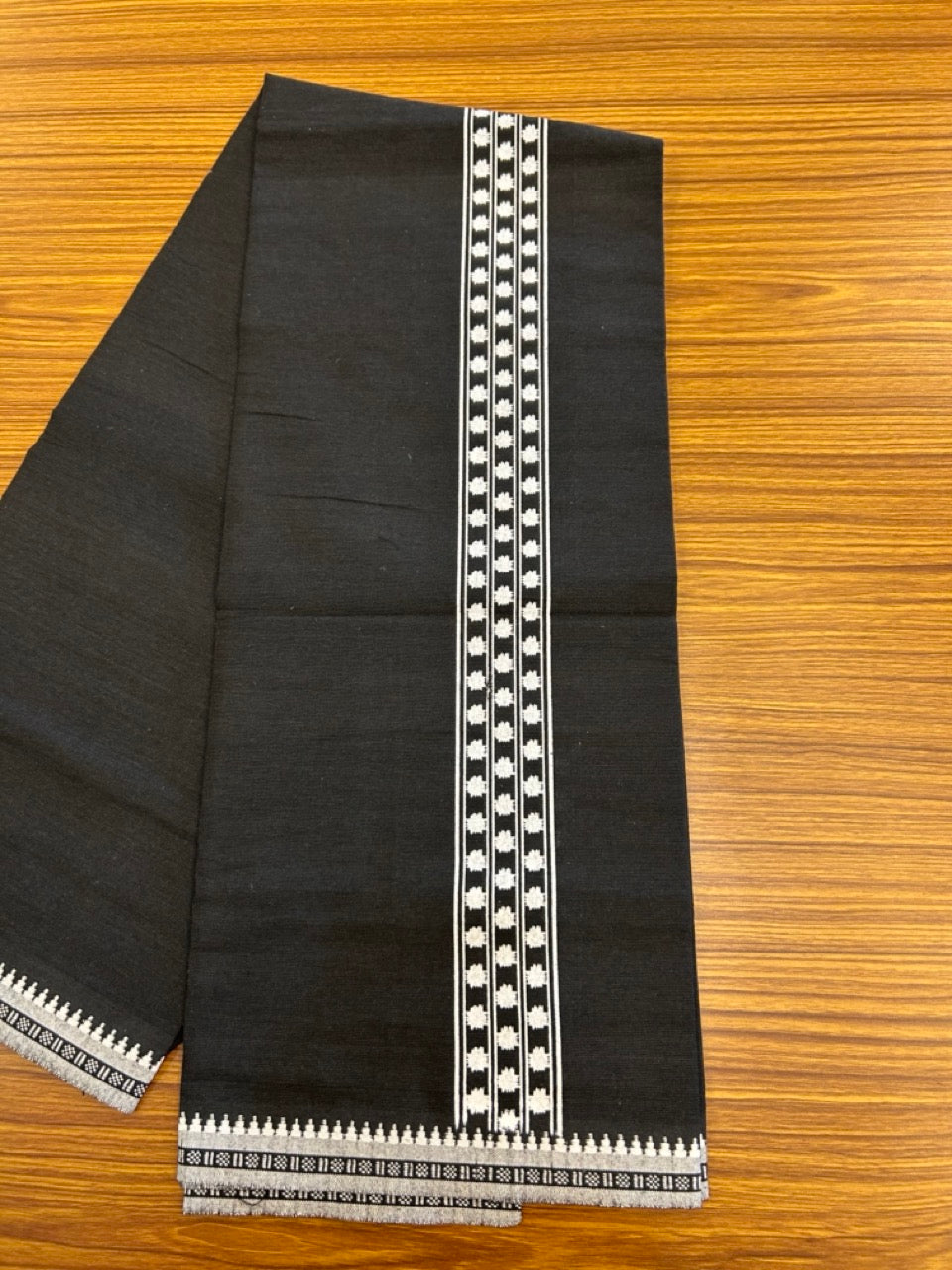 18% Discount! Cotton 80% & Polyester 20%. Kaitharikada Single Black - Kaily / Lungi - 40s - 2 inch Printed kara Kuppadam Border (2 meter / 4 muzham) - 9 KK8040 MUT