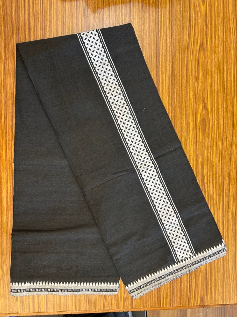18% Discount! Cotton 80% & Polyester 20% - Kaitharikada Single Black - Kaily / Lungi - 40s - 2 inch Printed kara Kuppadam Border (2 meter / 4 muzham) - 7 KK8040 MUT