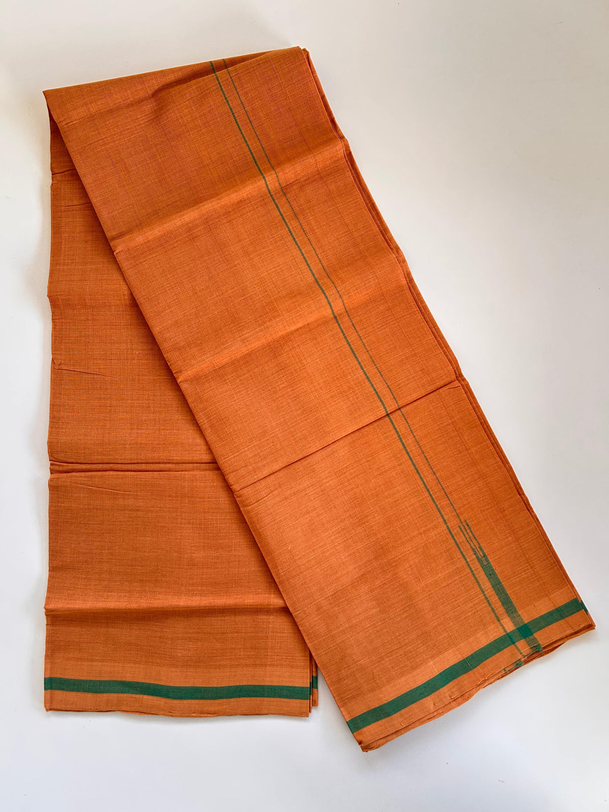 Kerala Handloom Single Kaily/Lungi - KaithariKada 100% Pure Cotton - 30s - 0.2 cm Puliyilakkara Green Chutty Kara With Kavi Colour Body - (2 meter / 4 muzham) - 41 KK8081 ELA