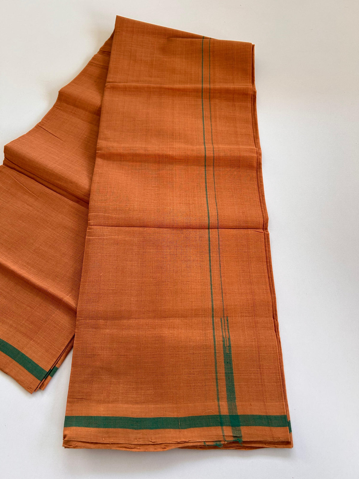 Kerala Handloom Single Kaily/Lungi - KaithariKada 100% Pure Cotton - 30s - 0.2 cm Puliyilakkara Green Chutty Kara With Kavi Colour Body - (2 meter / 4 muzham) - 41 KK8081 ELA