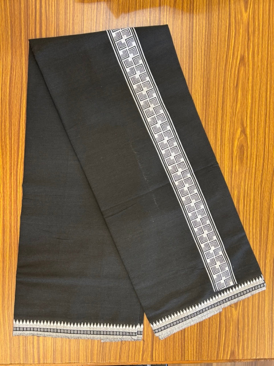 18% Discount! Cotton 80% & Polyester 20% - Kaitharikada Single Black - Kaily / Lungi - 40s - 2 inch Printed kara Kuppadam Border (2 meter / 4 muzham) - 4 KK8040 MUT