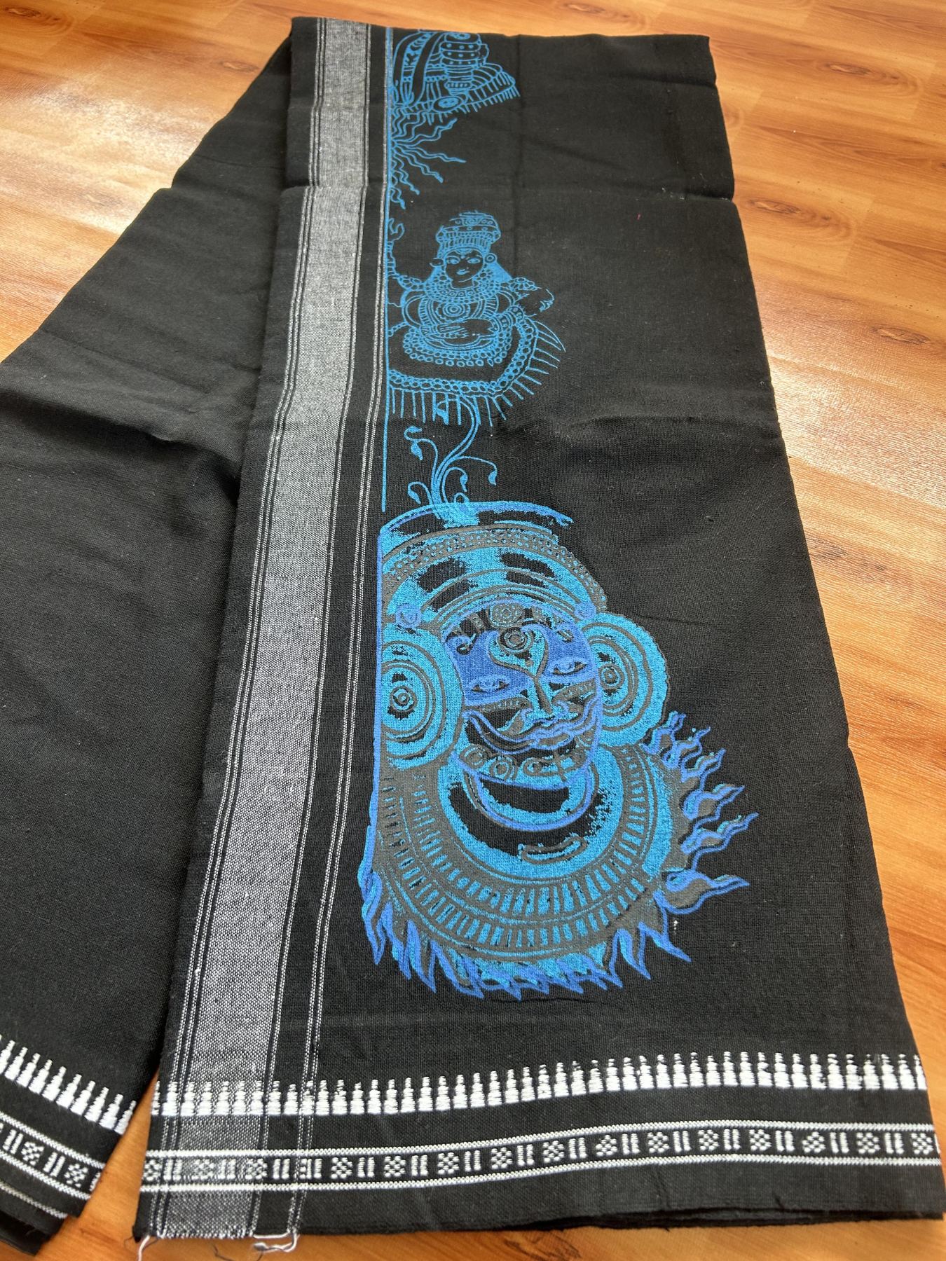 Kaitharikada - Single Kaily / Lungi - Mixed Cotton - 40s twisted - 1.75 inch  Blue Theyyam Design printed kuppadam kara with Black colour body (2 meter / 4 muzham) - 6 KK8055 SAT