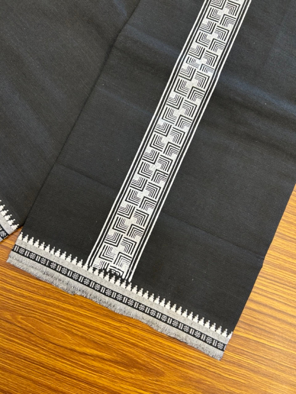 18% Discount! Cotton 80% & Polyester 20% - Kaitharikada Single Black - Kaily / Lungi - 40s - 2 inch Printed kara Kuppadam Border (2 meter / 4 muzham) - 4 KK8040 MUT