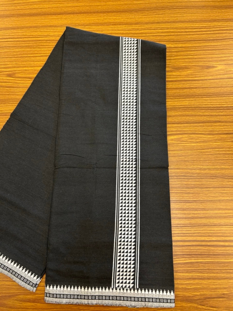 18% Discount! Cotton 80% & Polyester 20%. Kaitharikada Single Black - Kaily / Lungi - 40s - 2 inch Printed kara Kuppadam Border (2 meter / 4 muzham) - 10 KK8040 MUT