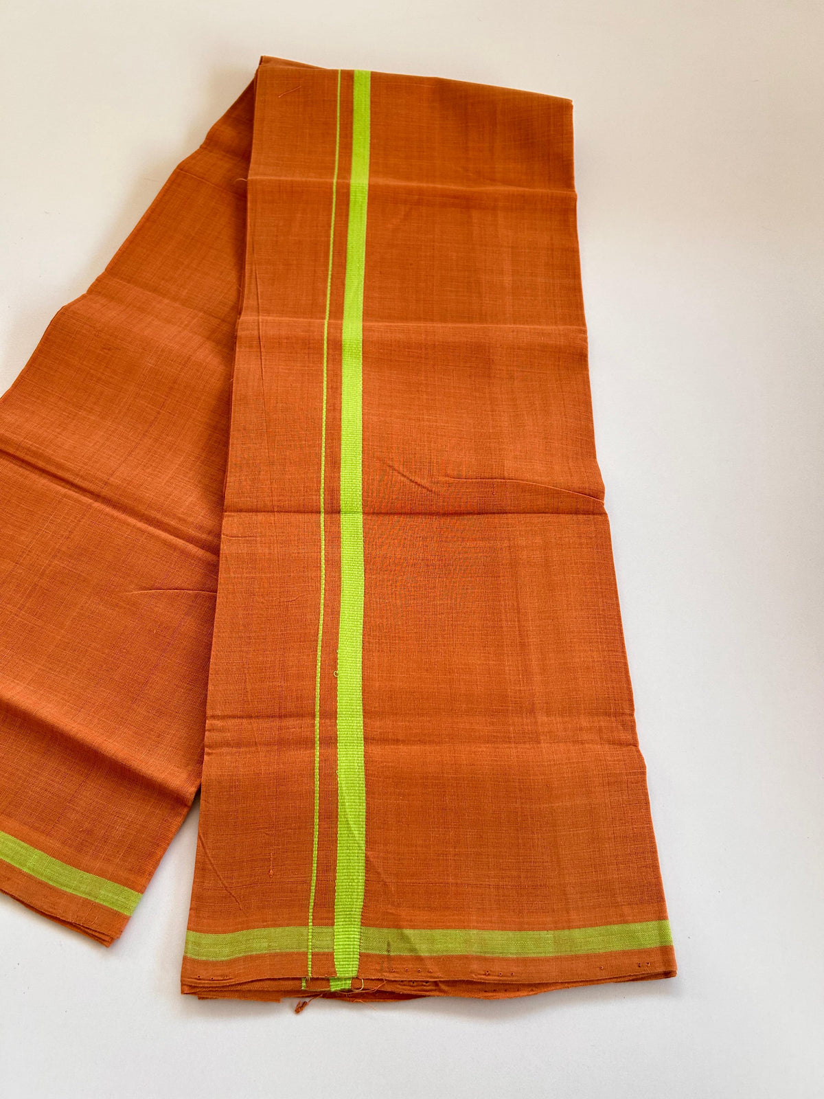 Kerala Handloom Single Kaily/Lungi - KaithariKada 100% Pure Cotton - 40s - 1 cm Green Kara With Kavi Colour Body - (2 meter / 4 muzham) - 43 KK8081 ELA