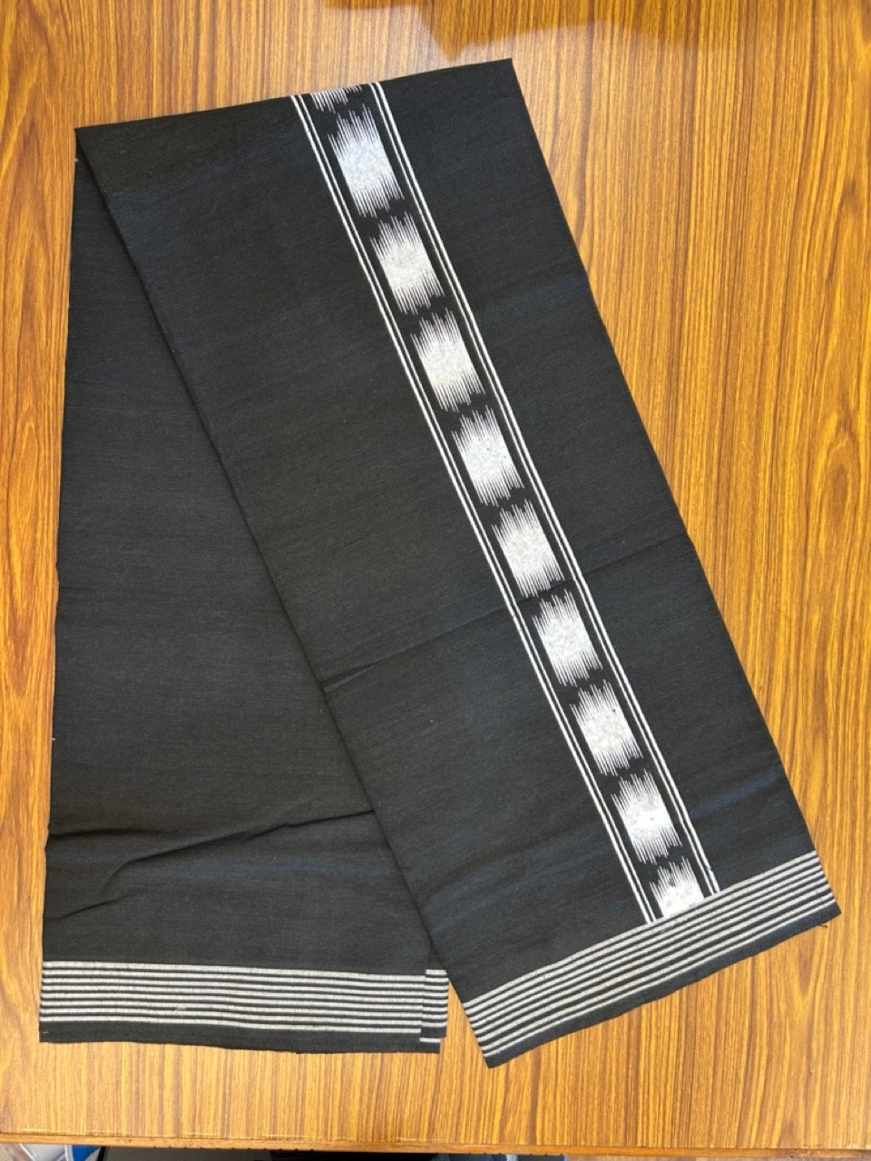 18% Discount! Cotton 80% & Polyester 20%. Kaitharikada Single Black - Kaily / Lungi - 40s - 2 inch Printed Kara Stripes Border (2 meter / 4 muzham) - 11 KK8040 MUT