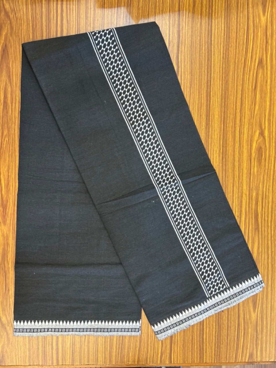 18% Discount! Cotton 80% & Polyester 20% - Kaitharikada Single Black - Kaily / Lungi - 40s - 2 inch Printed kara Kuppadam Border (2 meter / 4 muzham) - 1 KK8040 MUT