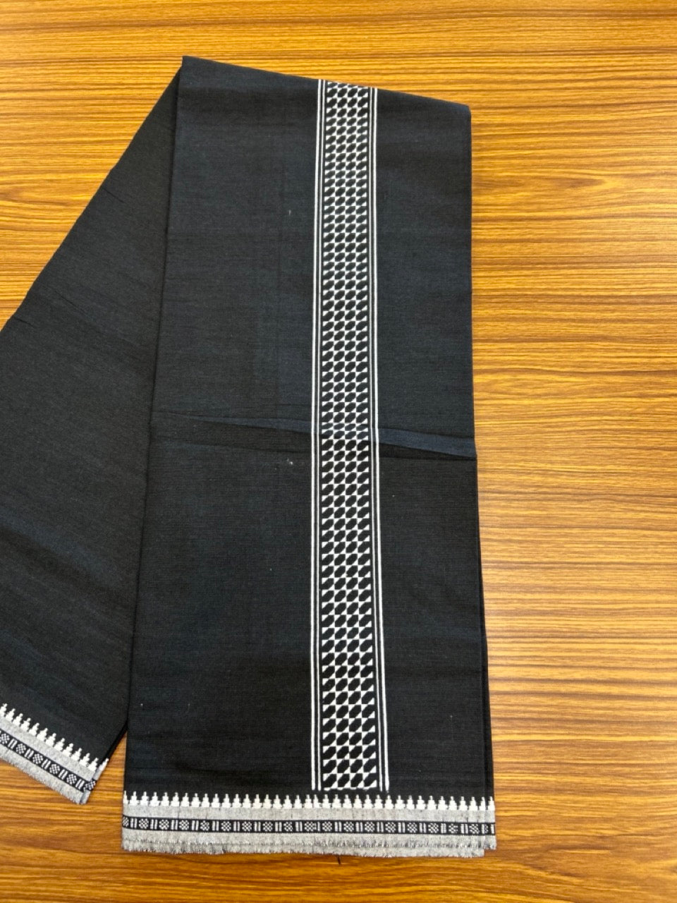 18% Discount! Cotton 80% & Polyester 20% - Kaitharikada Single Black - Kaily / Lungi - 40s - 2 inch Printed kara Kuppadam Border (2 meter / 4 muzham) - 1 KK8040 MUT