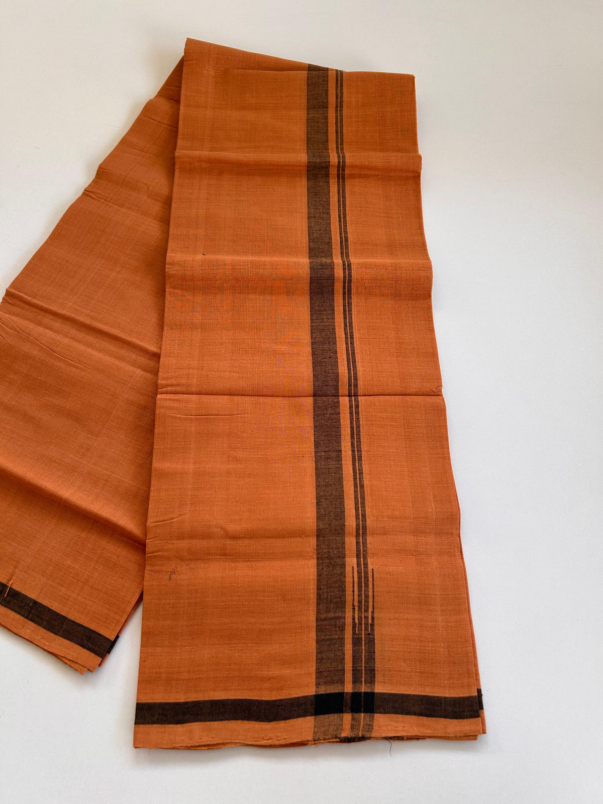 Kerala Handloom Single Kaily/Lungi - KaithariKada 100% Pure Cotton - 40s - 2 cm Puliyilakkara Black Chutty Kara With Kavi Colour Body - (2 meter / 4 muzham) - 46 KK8081 ELA