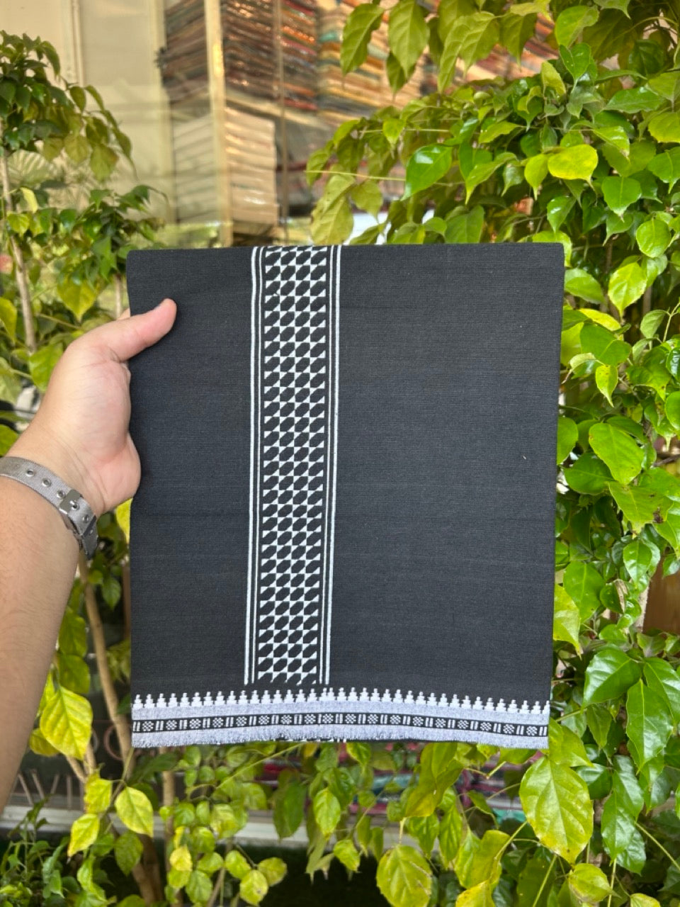 18% Discount! Cotton 80% & Polyester 20% - Kaitharikada Single Black - Kaily / Lungi - 40s - 2 inch Printed kara Kuppadam Border (2 meter / 4 muzham) - 1 KK8040 MUT